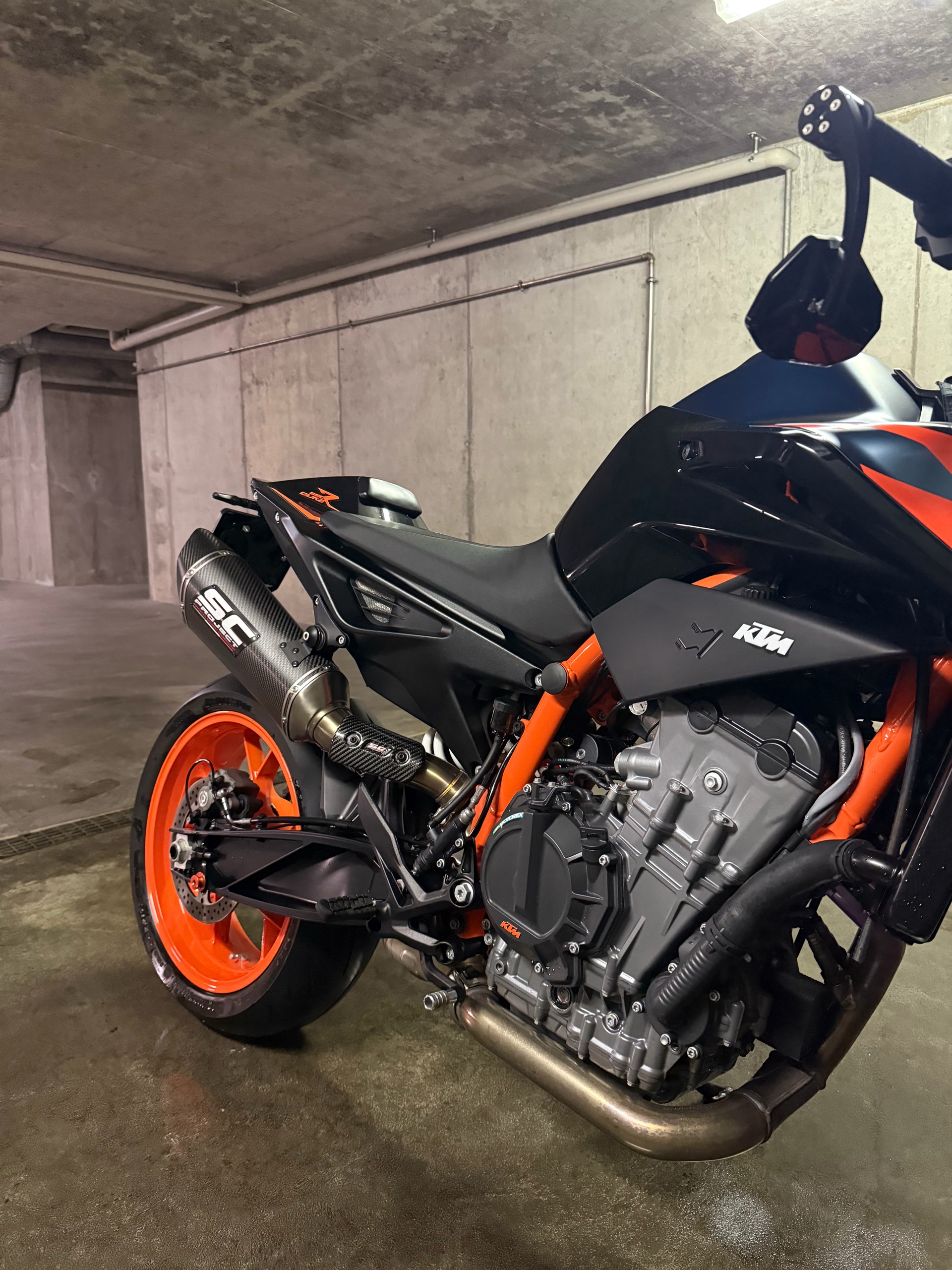 KTM 890 Duke R-image-9