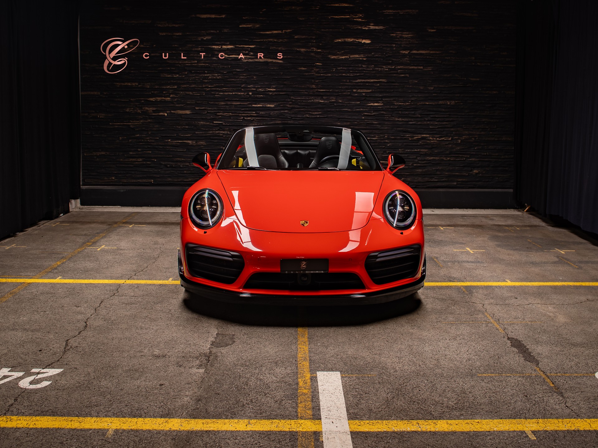 PORSCHE 911 Turbo S Cabrio PDK-showroom-element-3