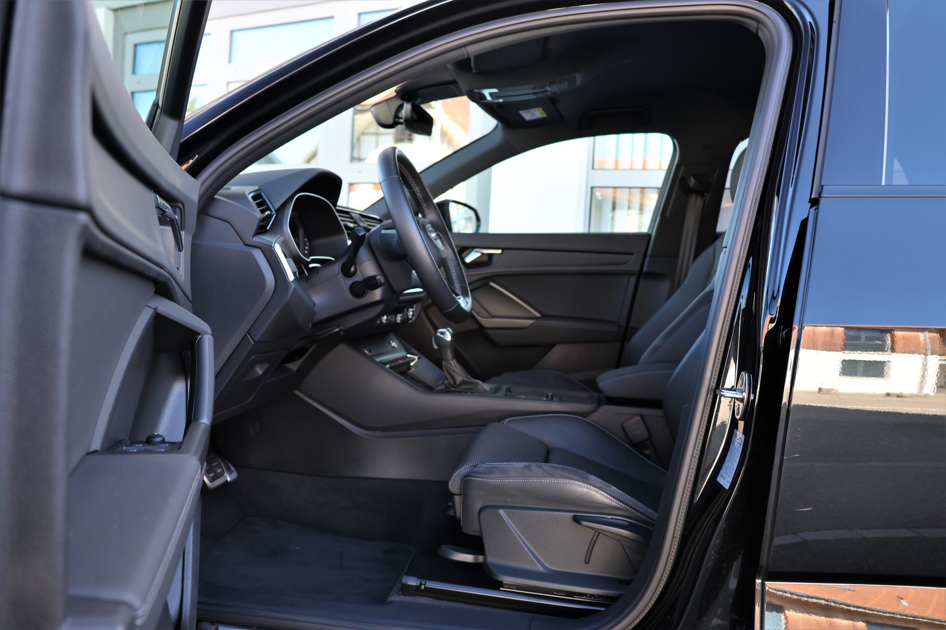 AUDI Q3 Sportback 35 TFSI Attraction S-tronic (CH)-image-8