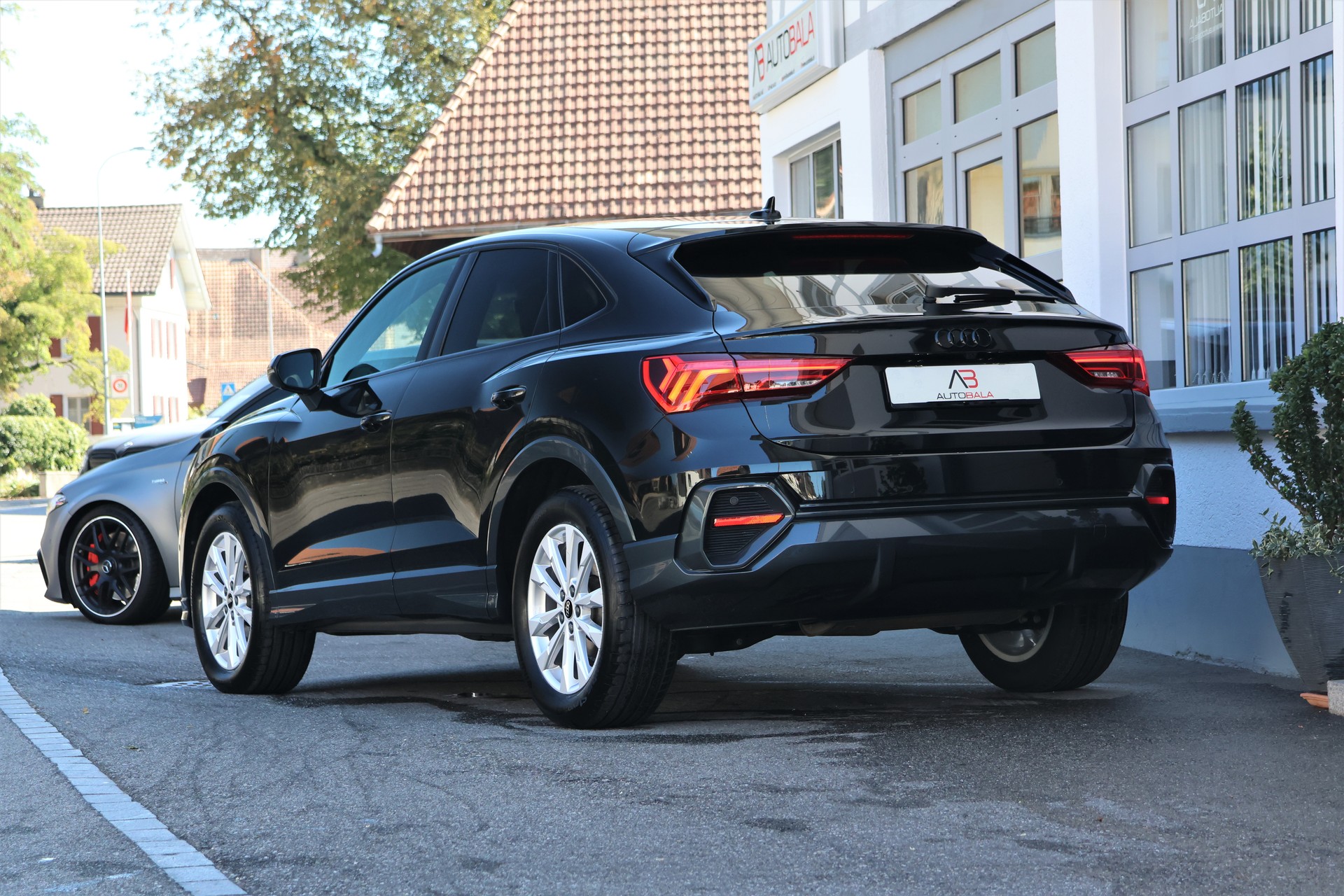 AUDI Q3 Sportback 35 TFSI Attraction S-tronic (CH)-showroom-element-2