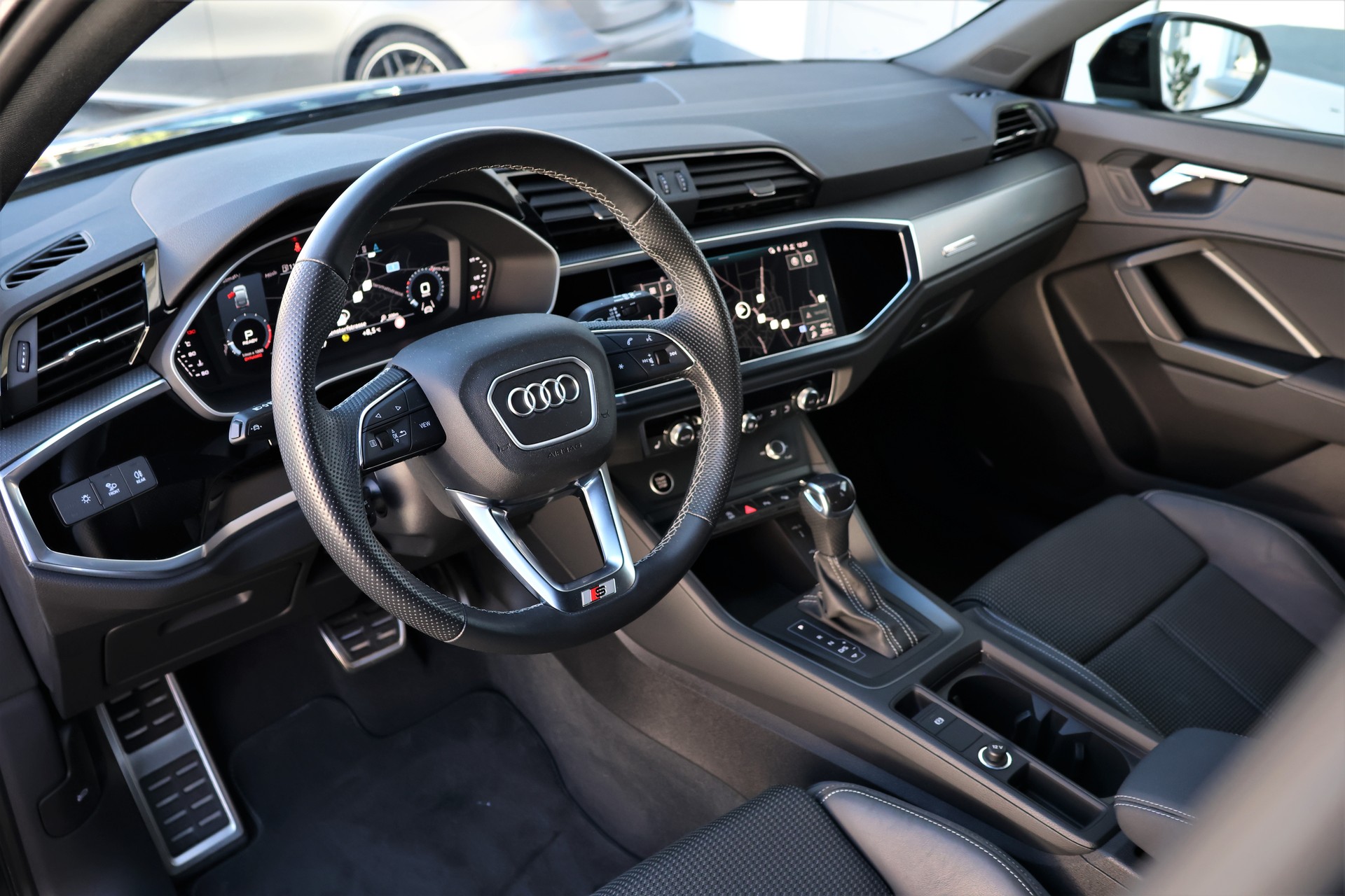 AUDI Q3 Sportback 35 TFSI Attraction S-tronic (CH)-image-9