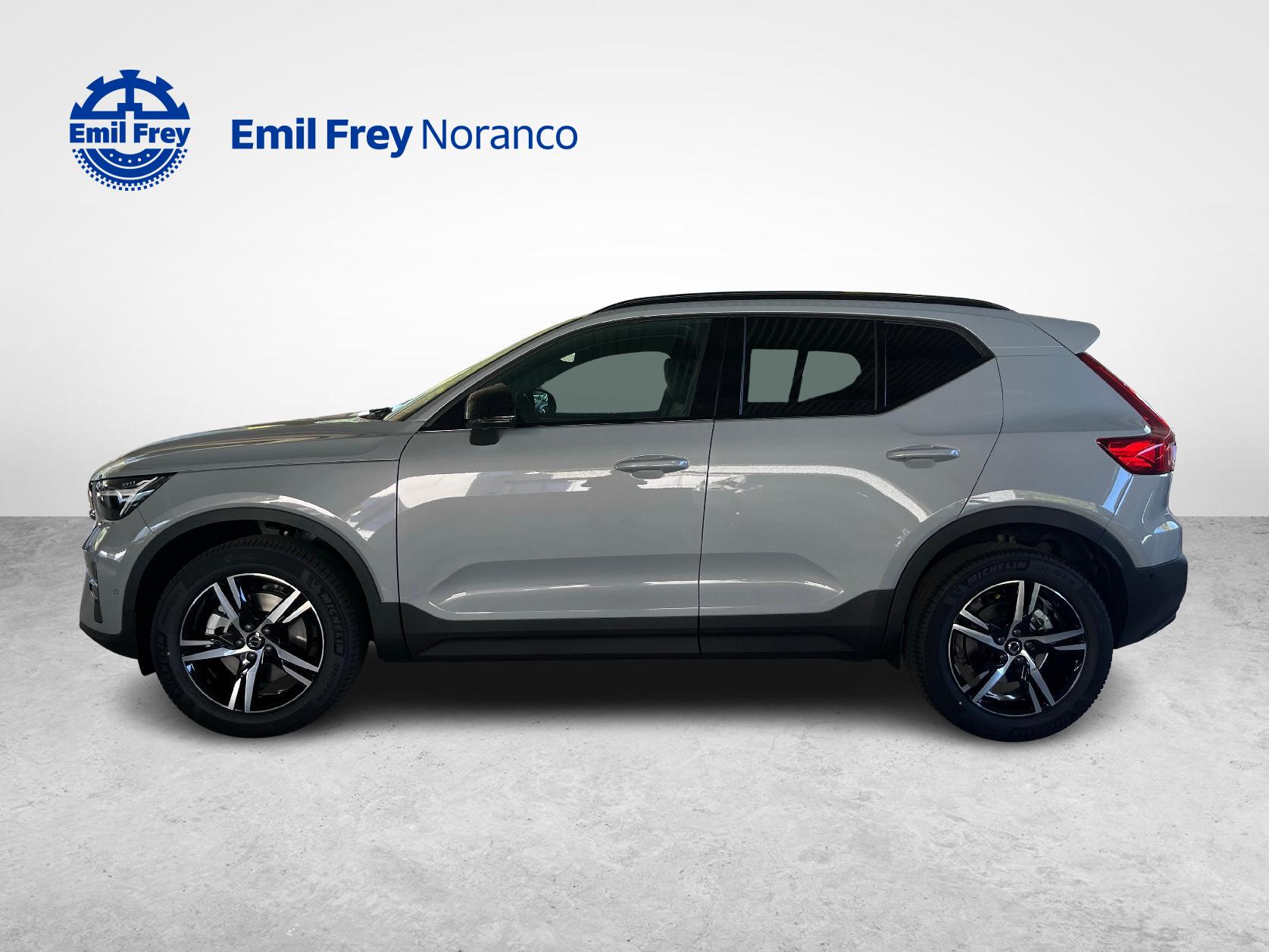 VOLVO XC40 2.0 B3 MH Plus Dark-showroom-element-2