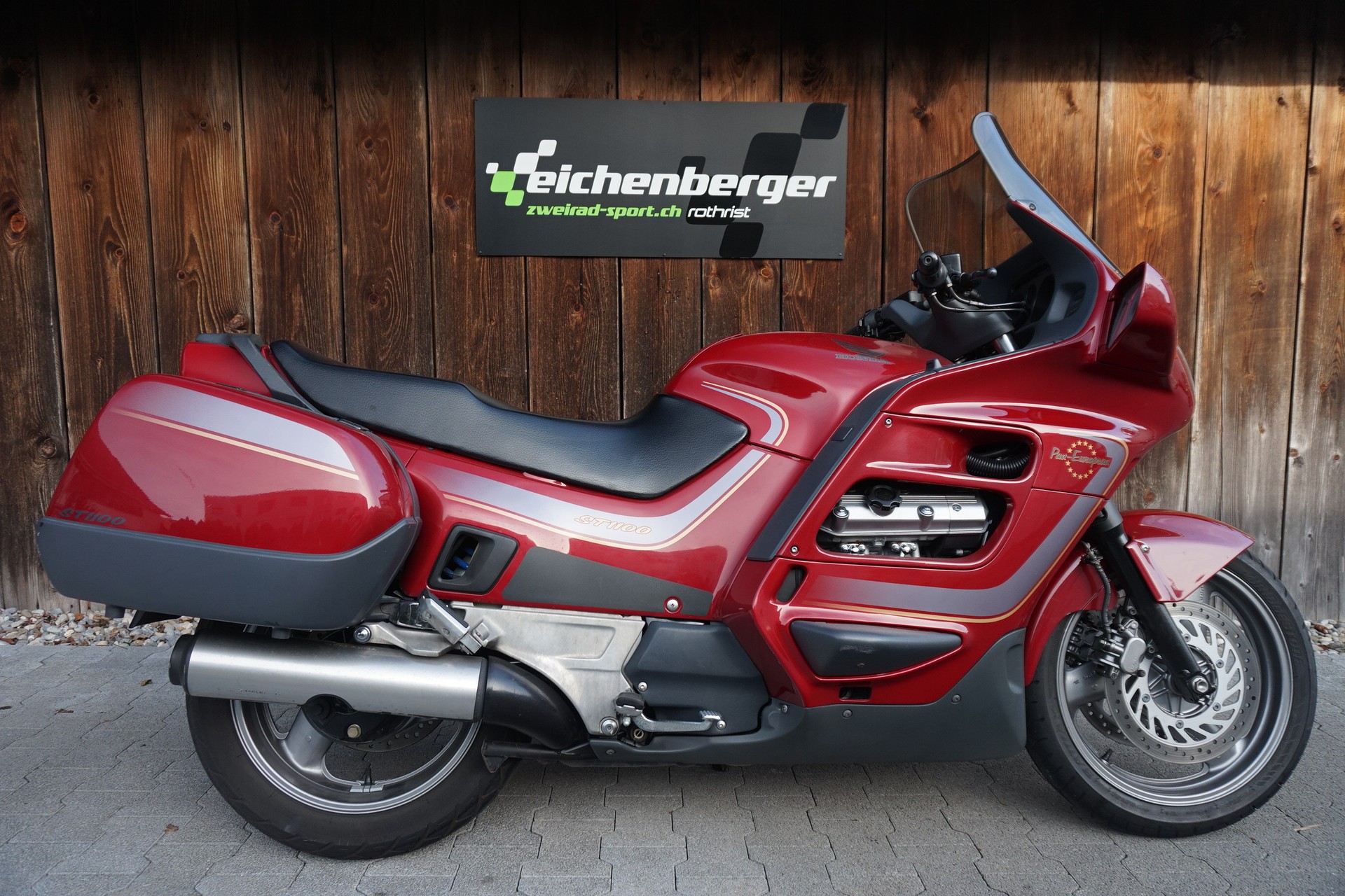 HONDA ST 1100 Pan-European-showroom-element-2