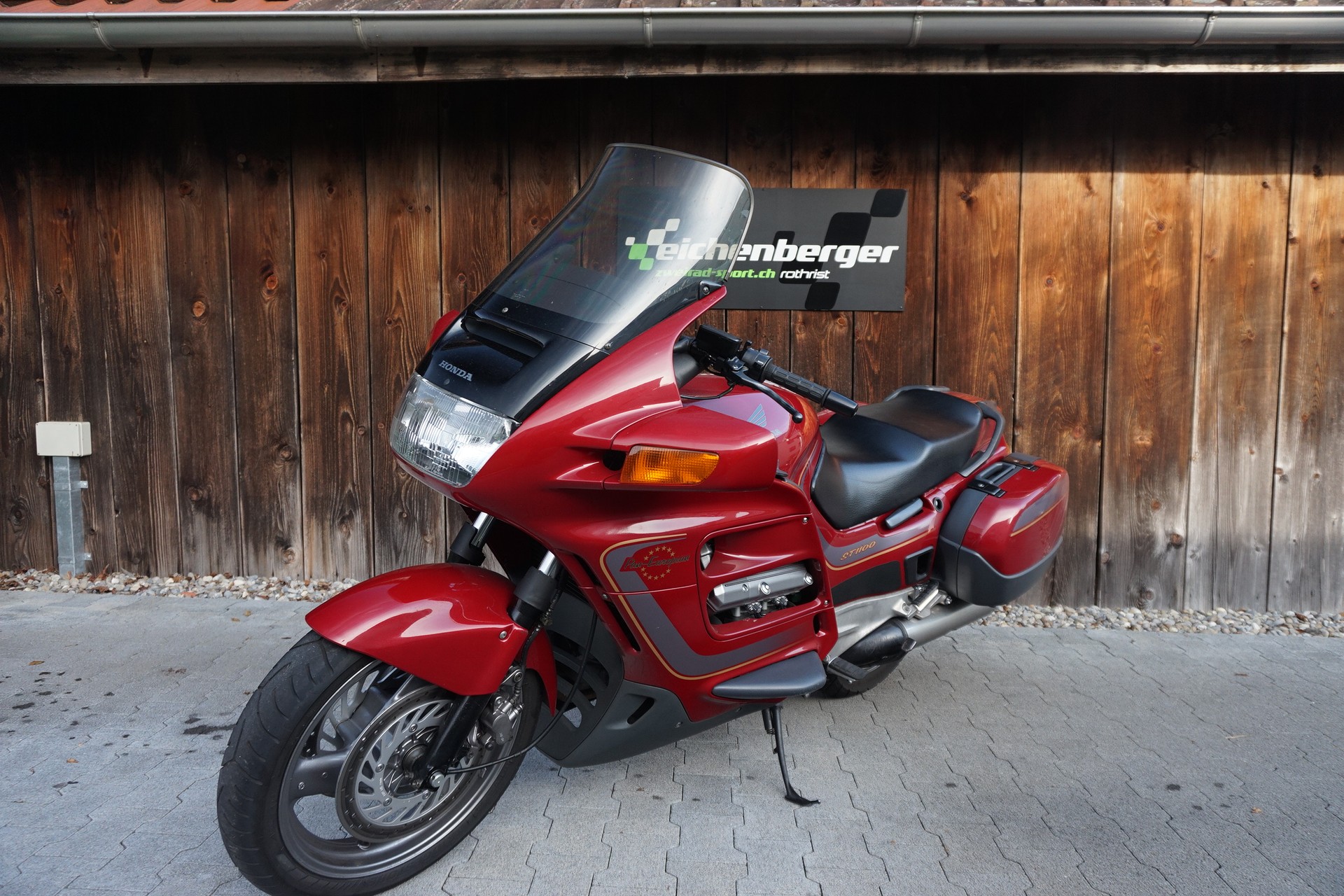 HONDA ST 1100 Pan-European-showroom-element-1
