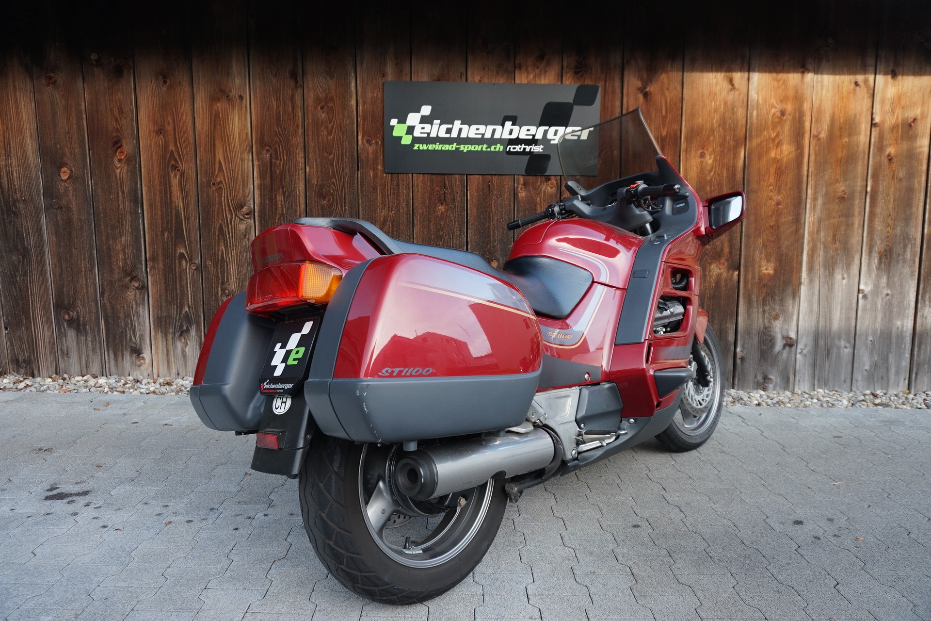 HONDA ST 1100 Pan-European-showroom-element-3