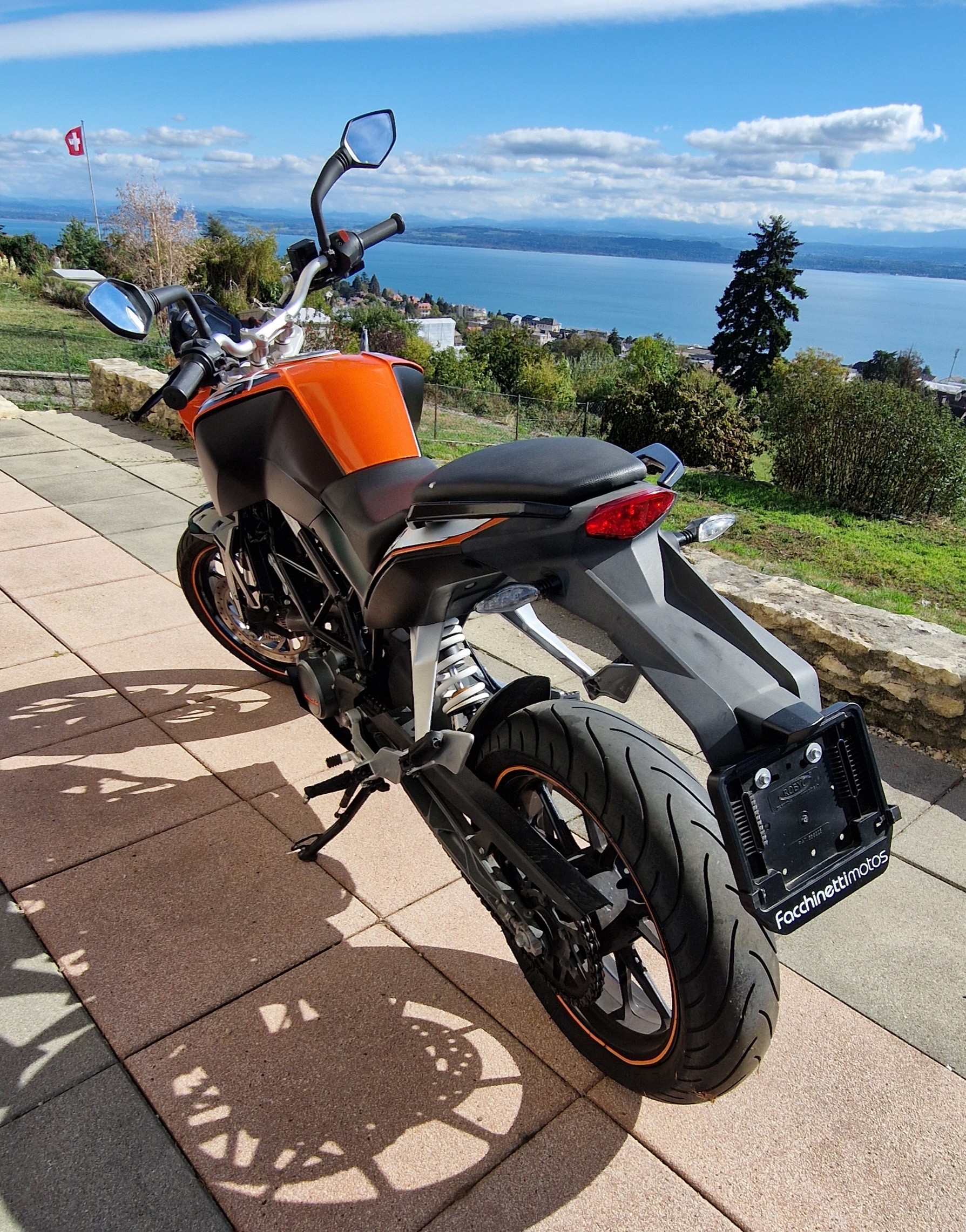 KTM 125 Duke-image-2
