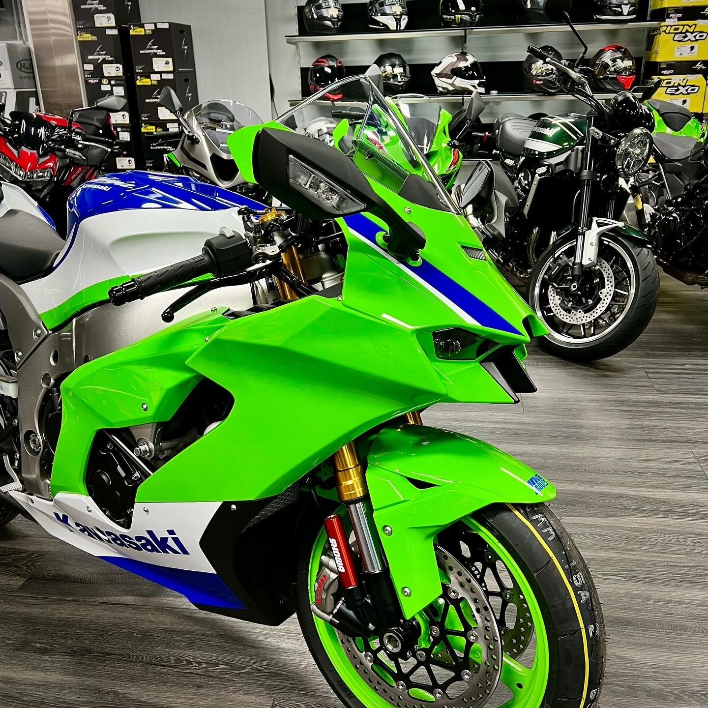 KAWASAKI Ninja ZX-10R-showroom-element-2