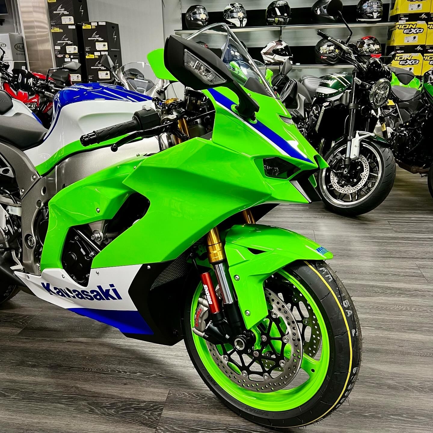 KAWASAKI Ninja ZX-10R-showroom-element-1