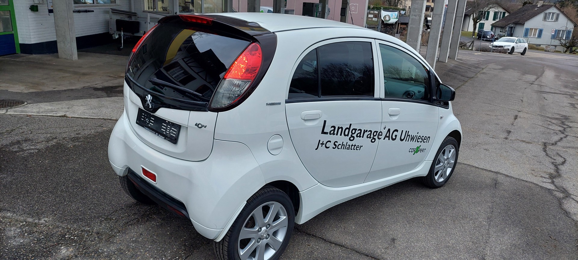 PEUGEOT iON Access-image-4