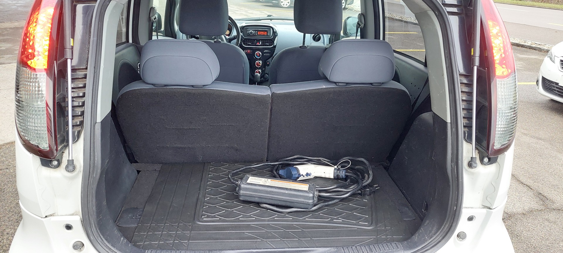 PEUGEOT iON Access-image-5