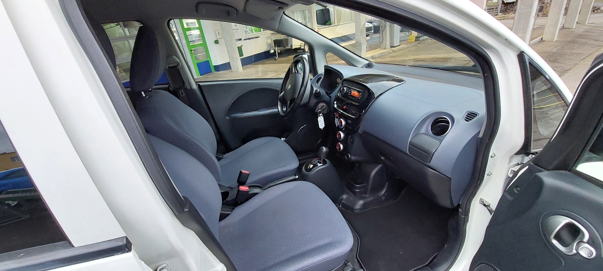 PEUGEOT iON Access-image-2