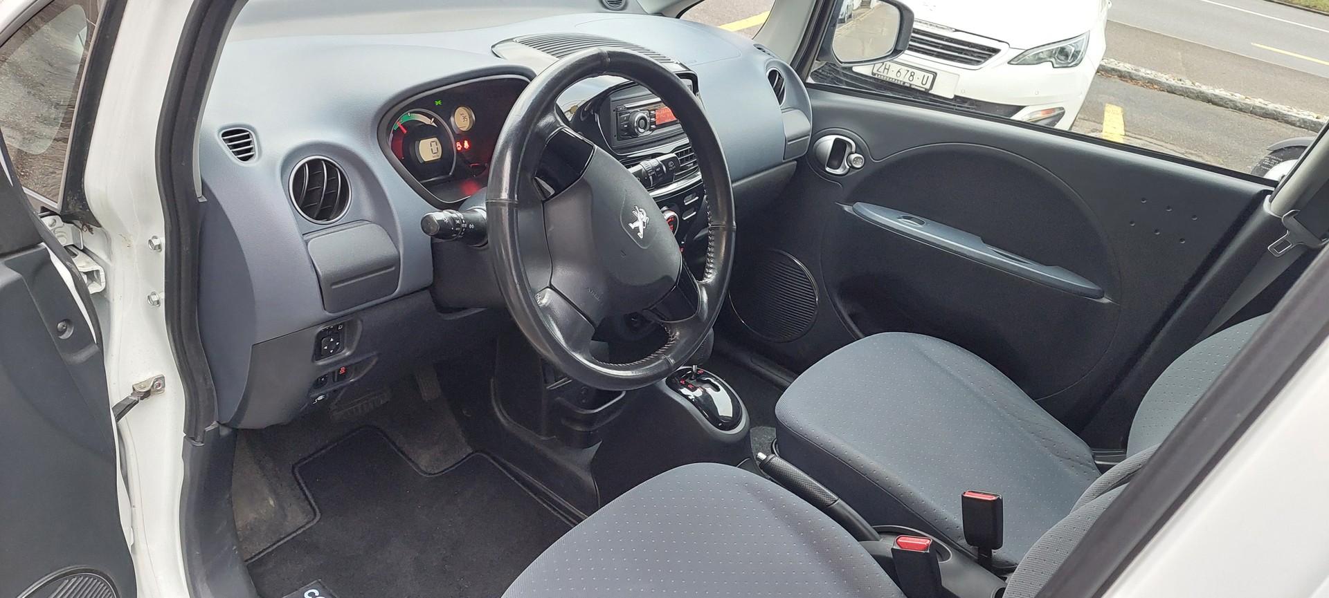 PEUGEOT iON Access-image-7