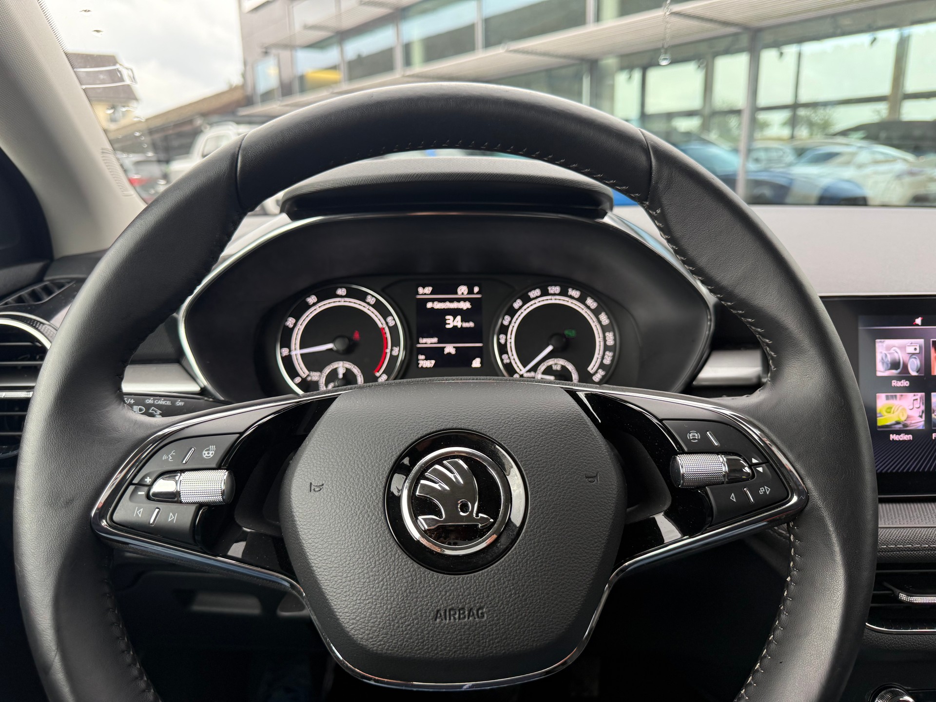 SKODA Fab. 1.0 TSI Style DSG-image-18
