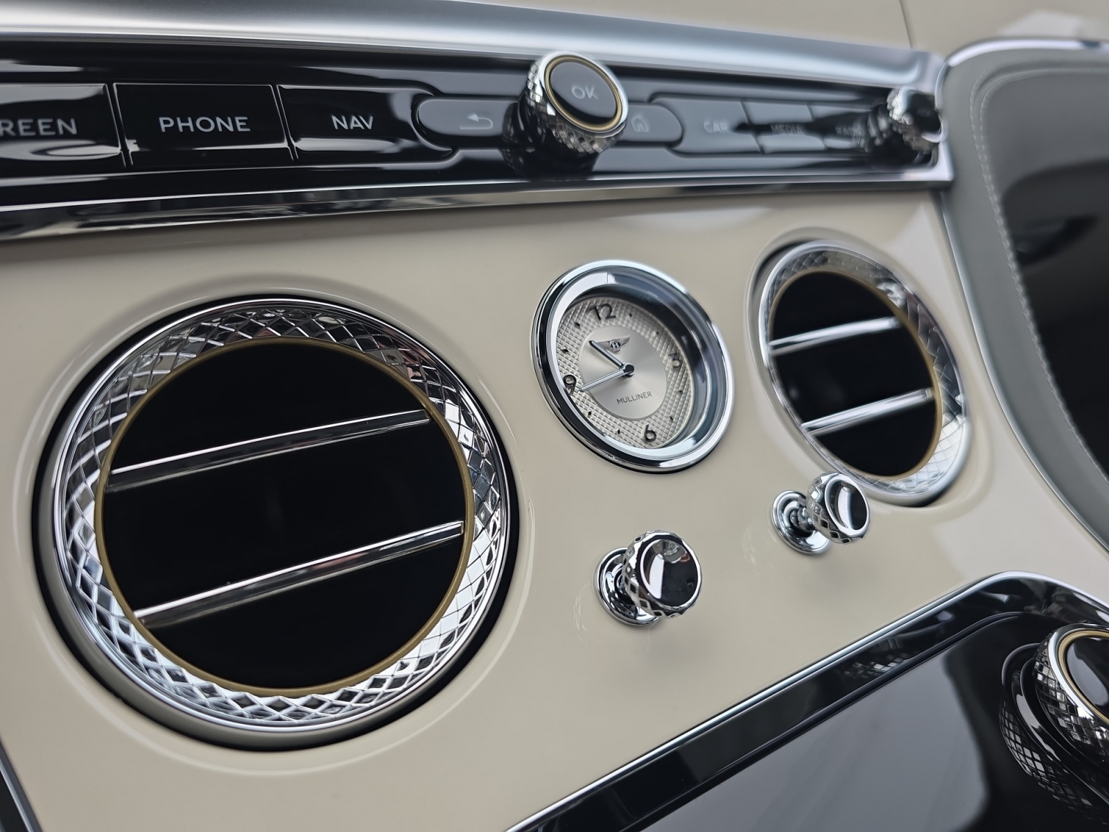 BENTLEY Continental GT 4.0 V8 PHEV 782 PS Mulliner/ 1.9% Leasing möglich.-image-14