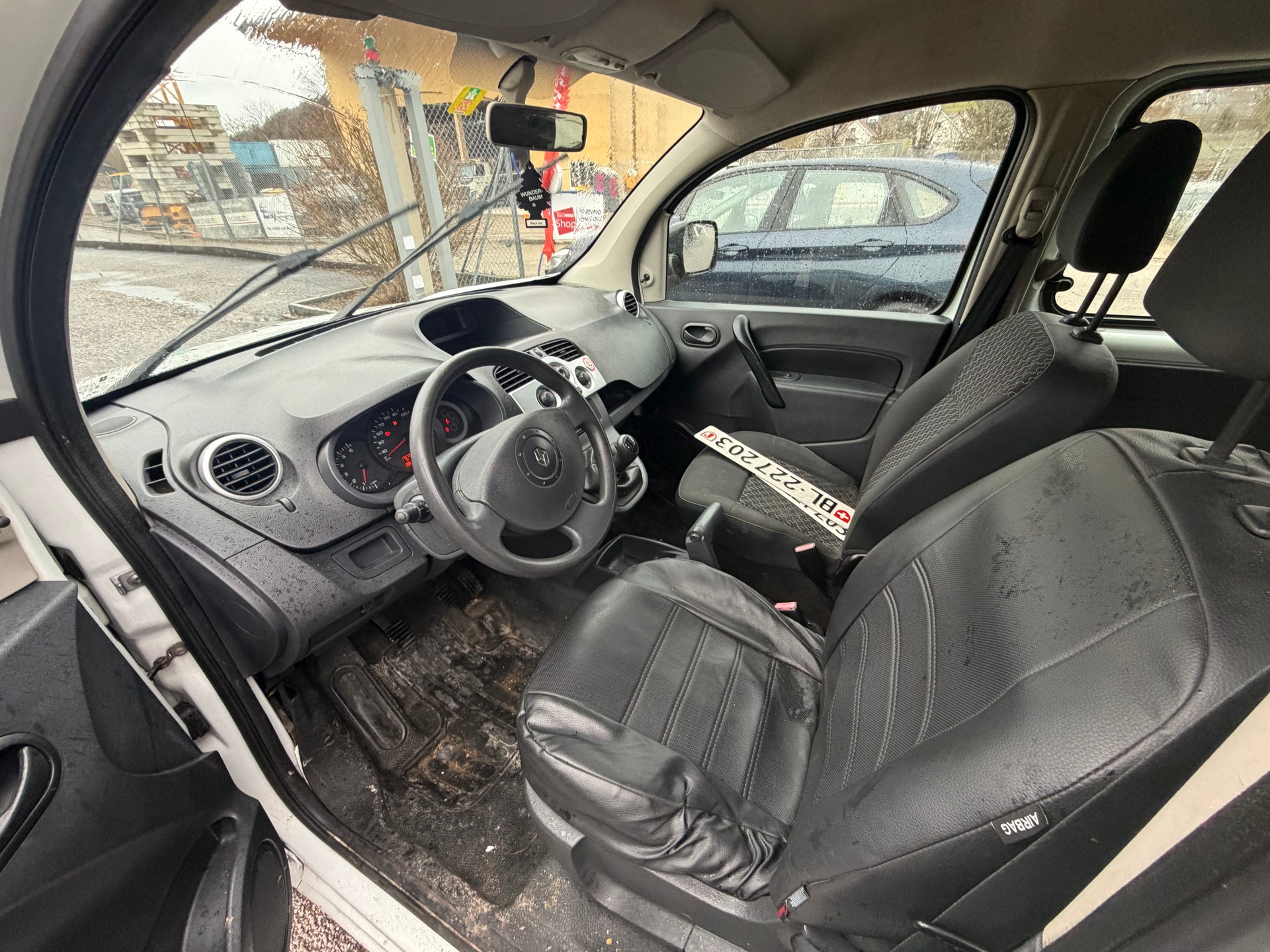 RENAULT Kangoo Maxi dCi 85 5 Plätze / 5 places-image-7