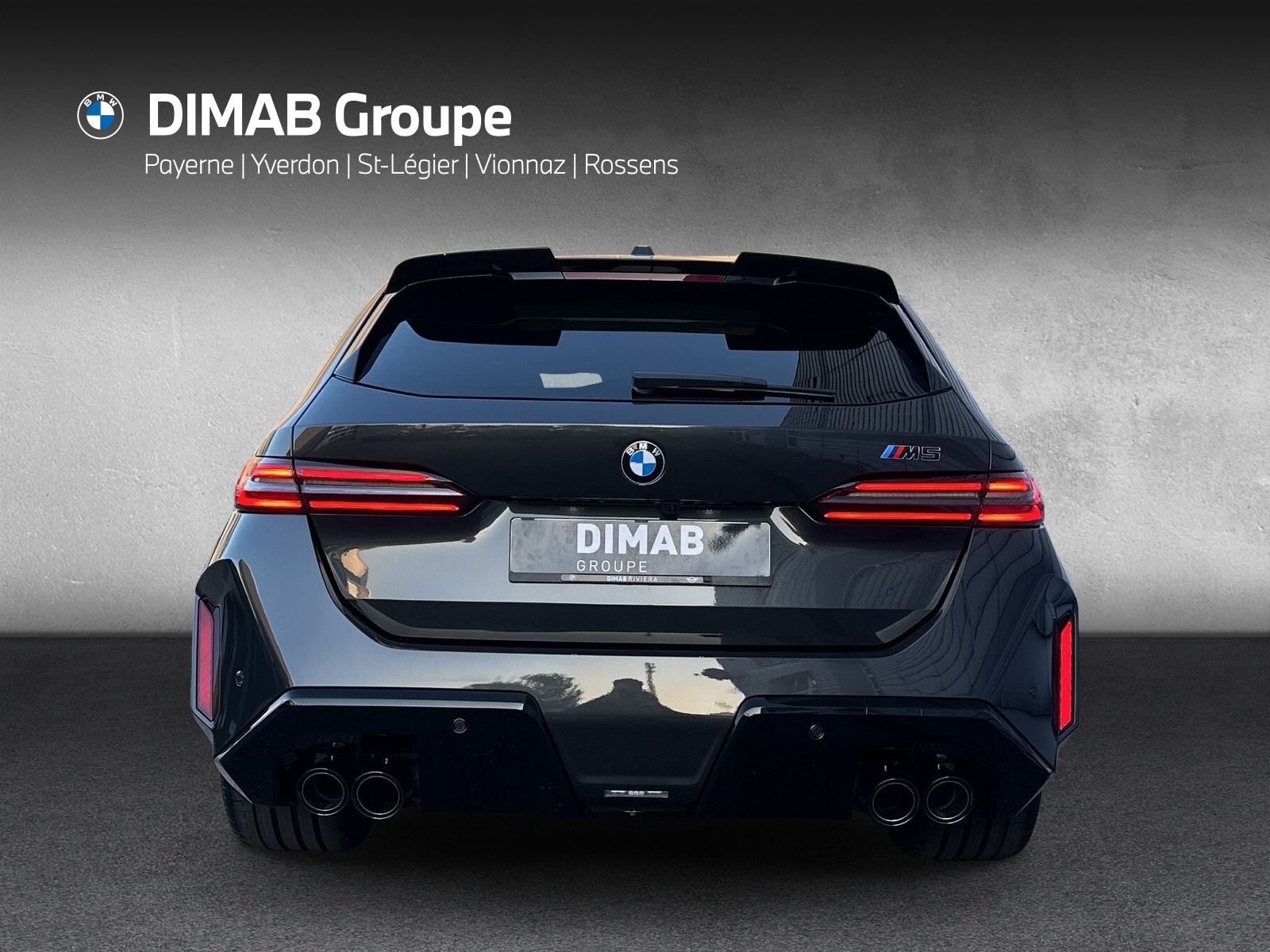 BMW M5 xDrive Touring-showroom-element-3