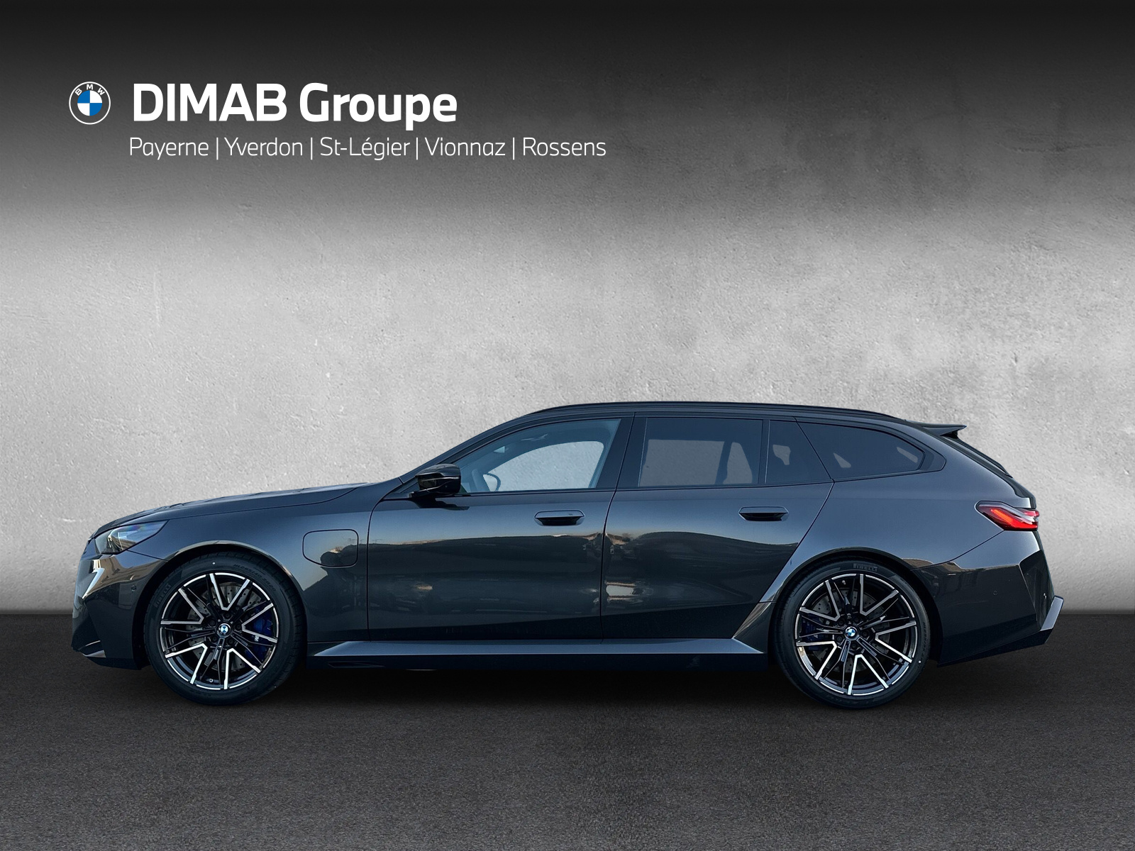 BMW M5 xDrive Touring-showroom-element-1