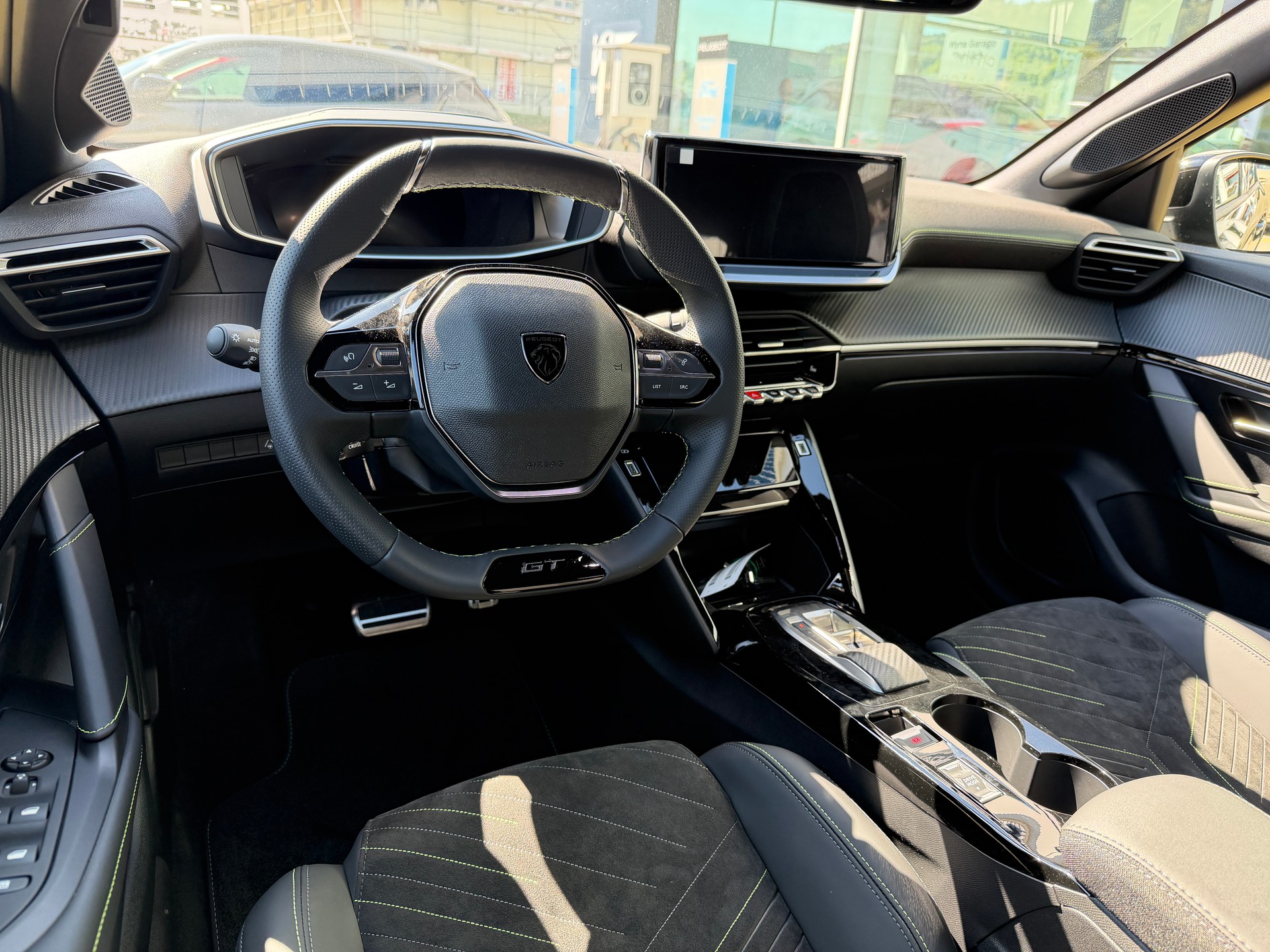 PEUGEOT 208 1.2 MHEV 145 GT-image-10