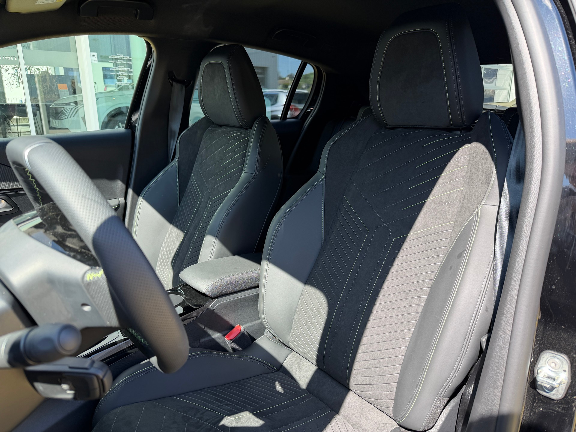 PEUGEOT 208 1.2 MHEV 145 GT-image-8