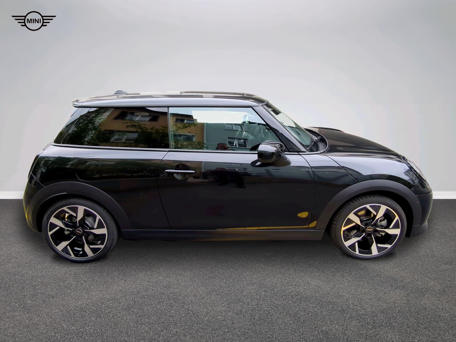 MINI Cooper S (3d)-showroom-element-1