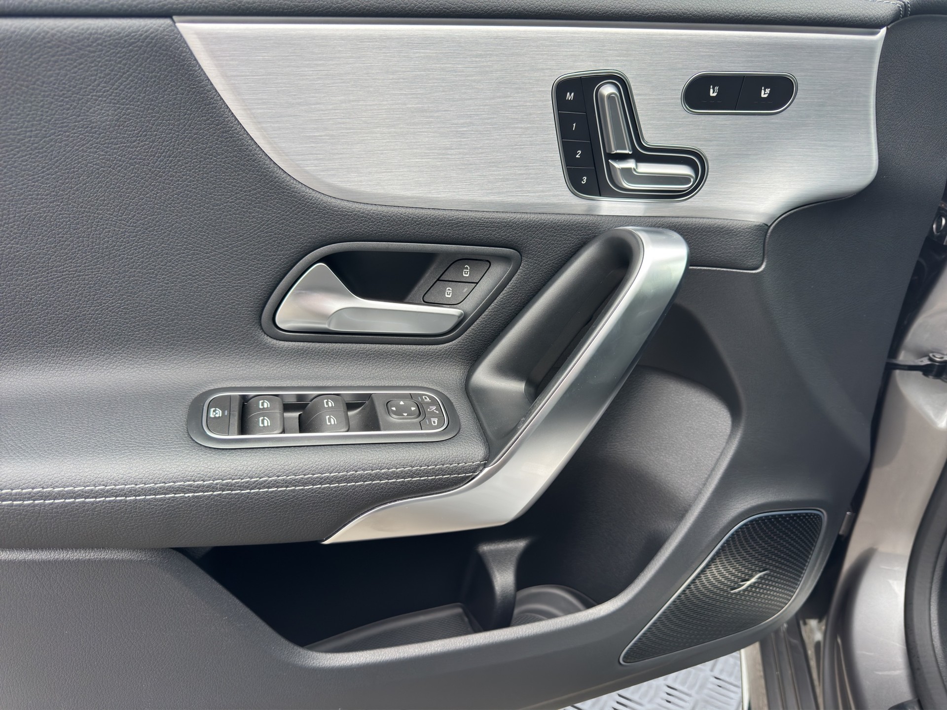 MERCEDES-BENZ A 45 S AMG 4Matic+ Speedshift-image-9