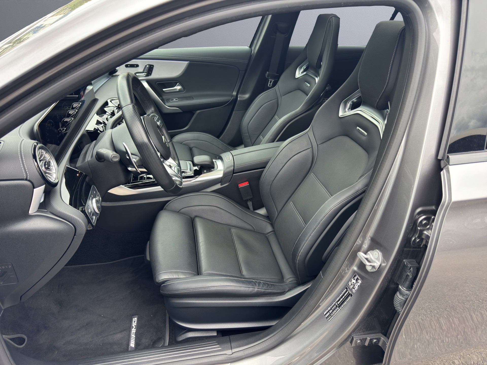 MERCEDES-BENZ A 45 S AMG 4Matic+ Speedshift-image-10