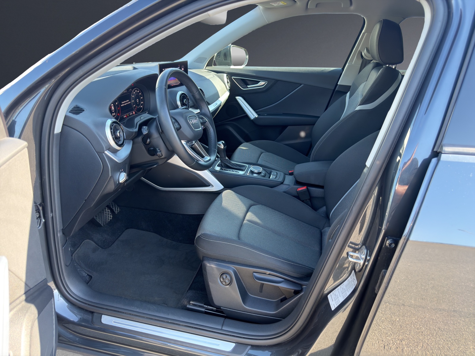 AUDI Q2 35 TFSI advanced S-tronic-image-7