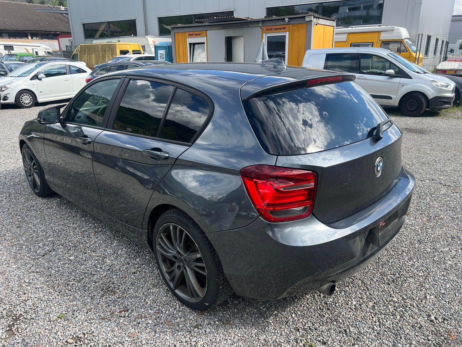 BMW 118i Sport Line Steptronic-image-5