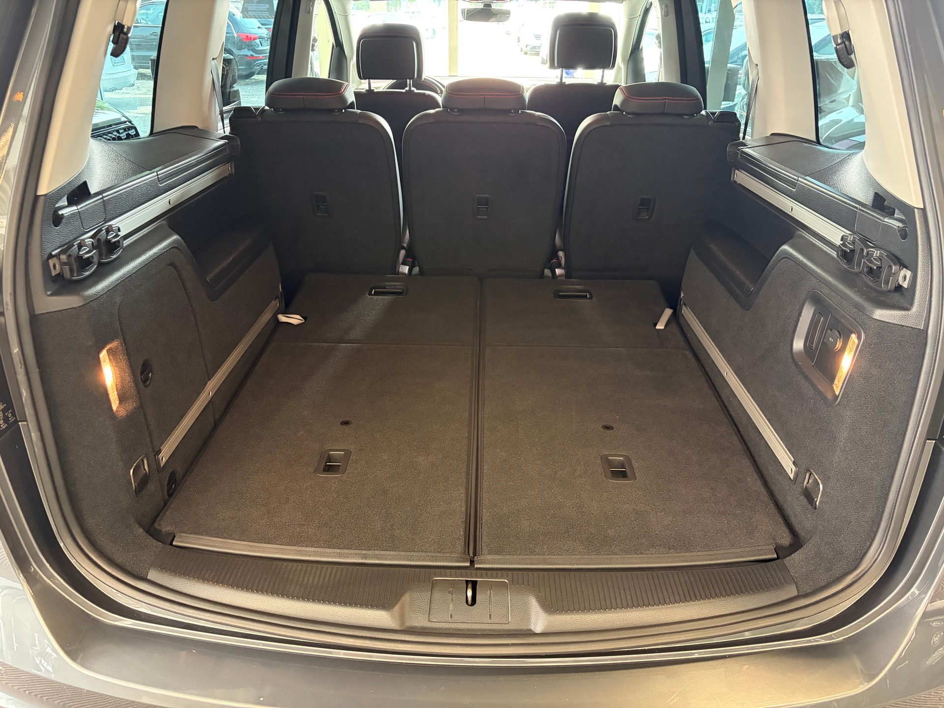 SEAT Alhambra 2.0 TSI FR Line DSG | CH Fahrzeug | Massage & Memory | Elektr. Türen | Family mit Kindersitz |-image-28