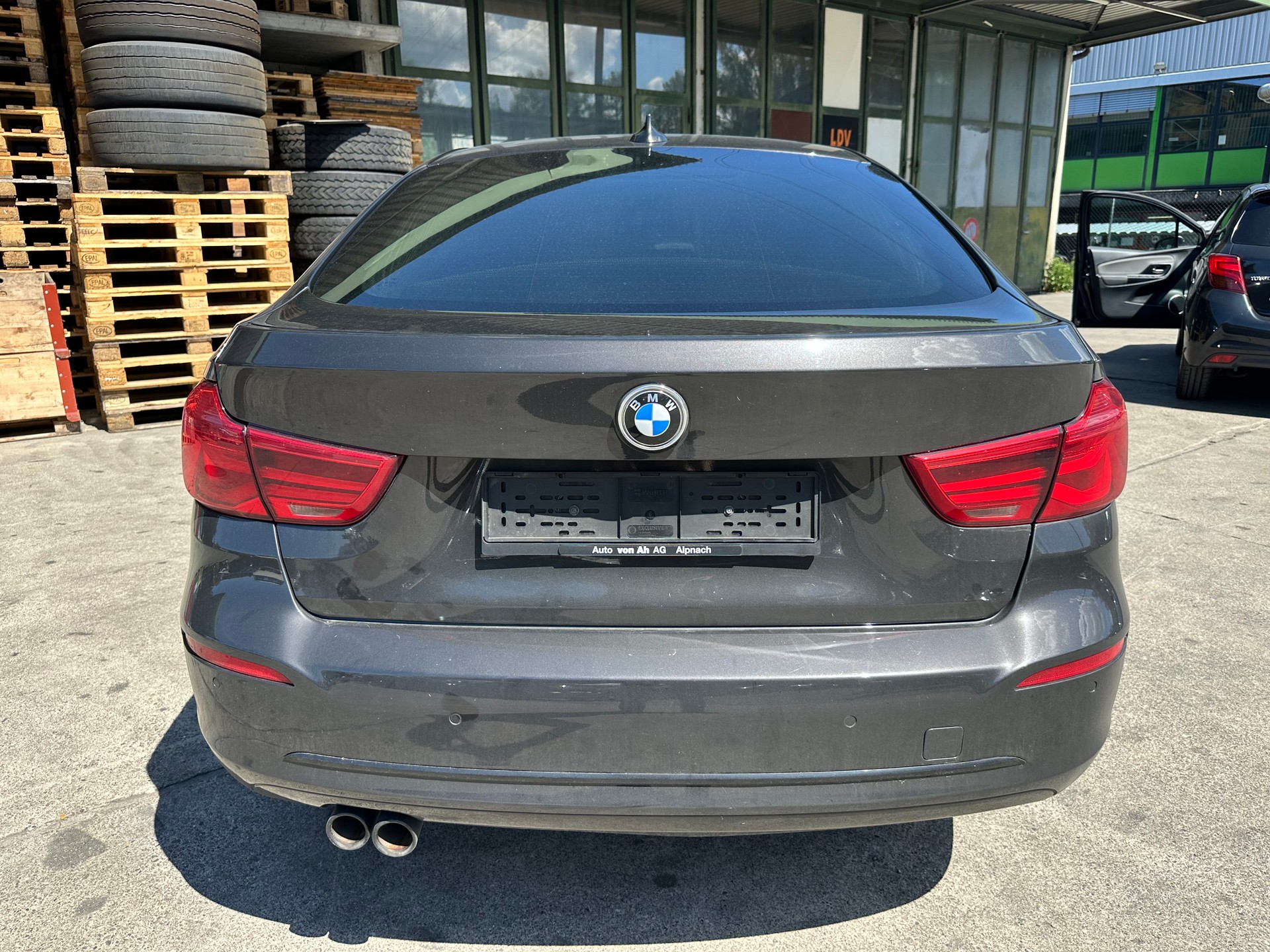 BMW 320d GT xDrive Sport Line Steptronic-image-3