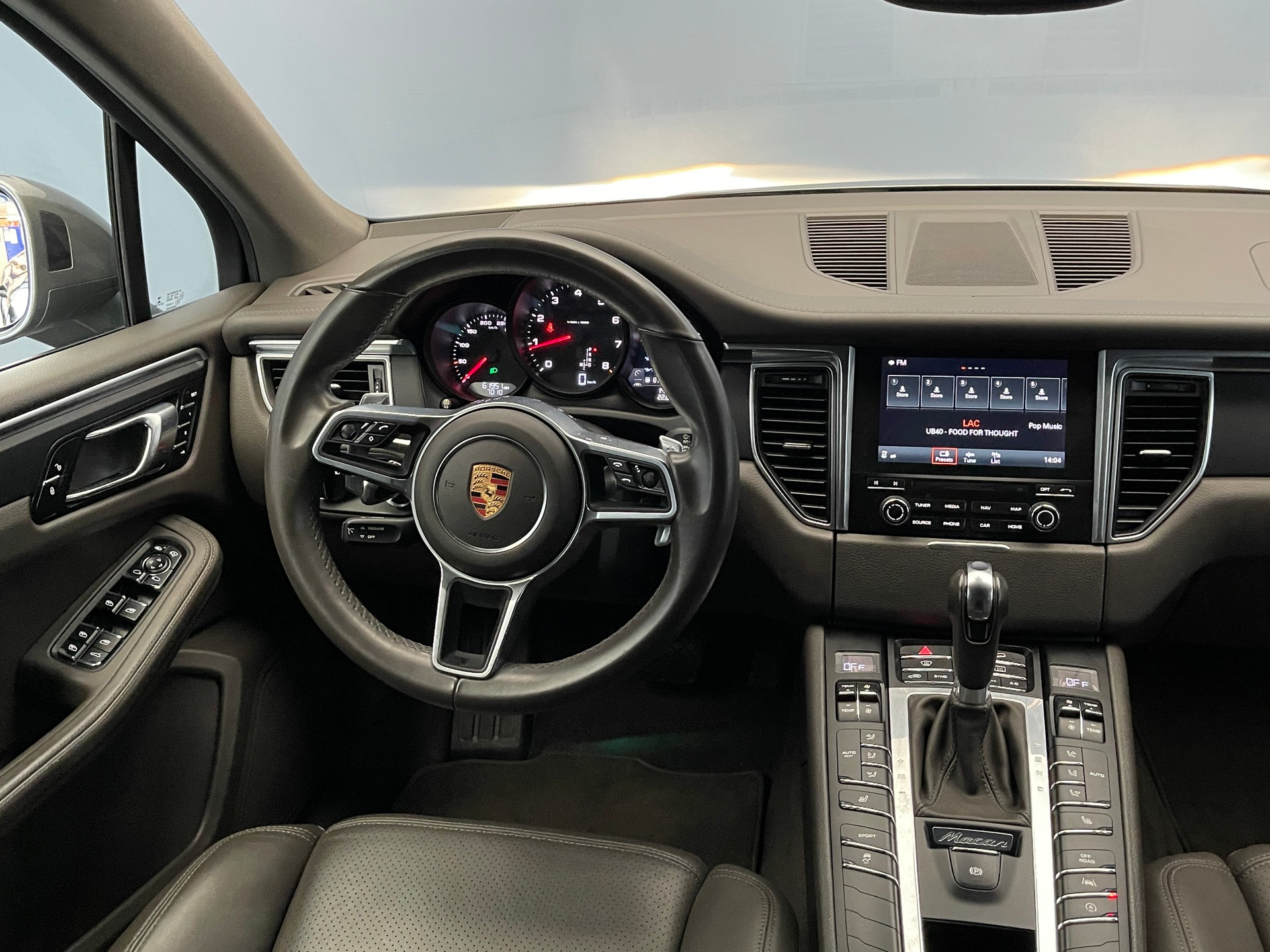 PORSCHE Macan 2.0-image-7