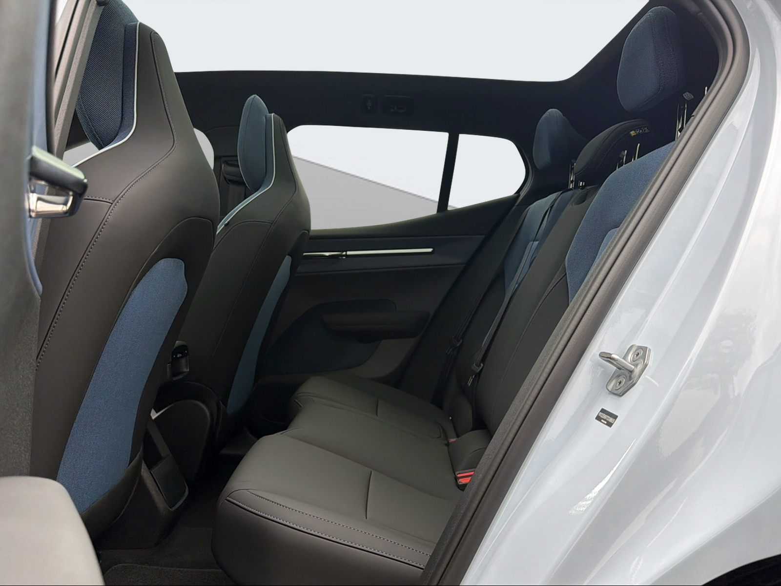 VOLVO EX 30 E60 Twin Ultra Performance AWD-image-11