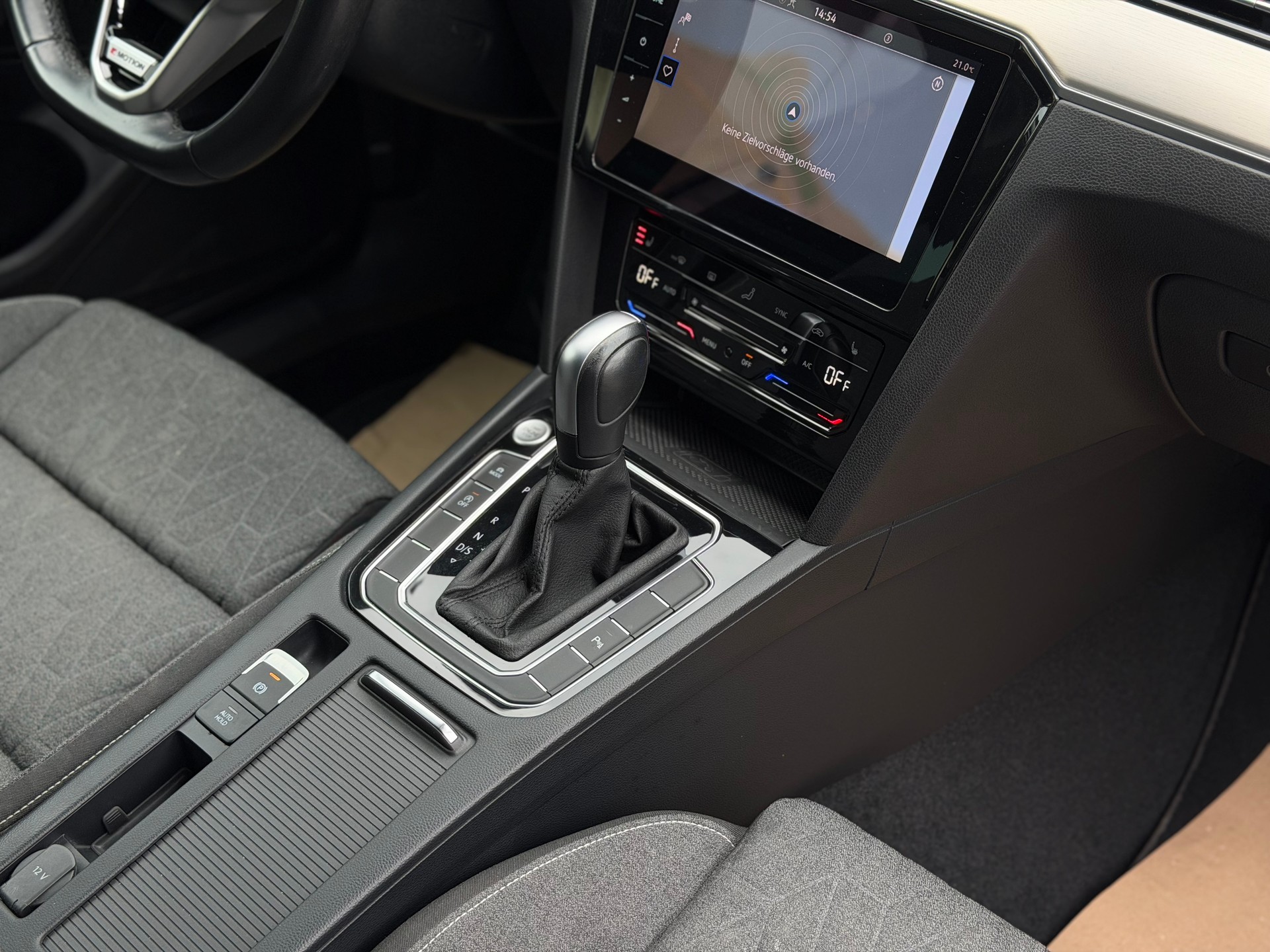 VW Passat 2.0 TDI BMT Business 4Motion DSG-image-18