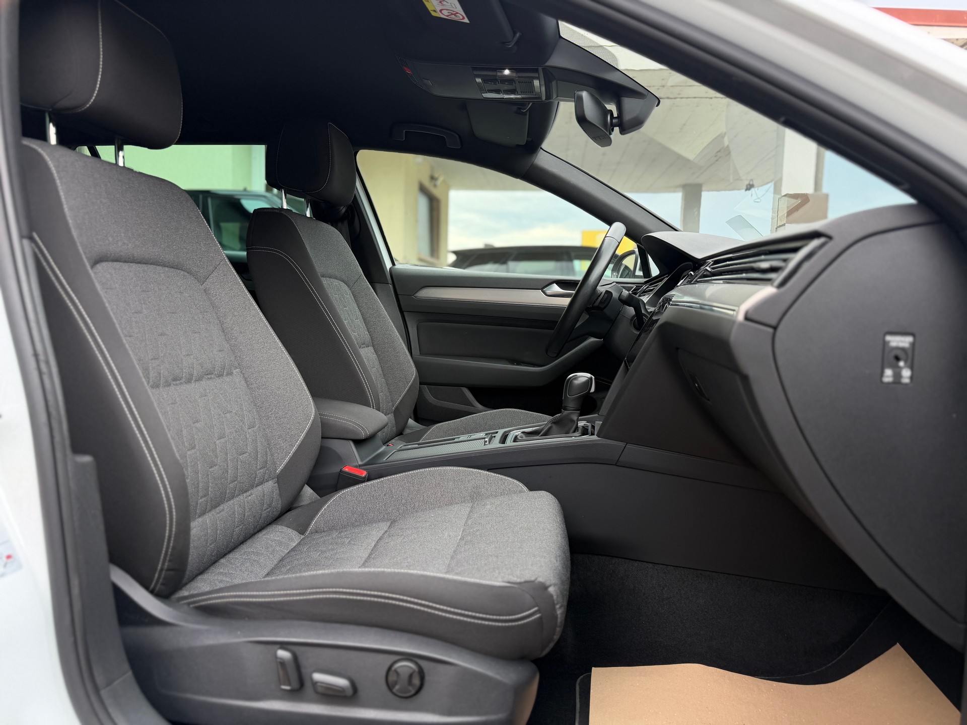 VW Passat 2.0 TDI BMT Business 4Motion DSG-image-14