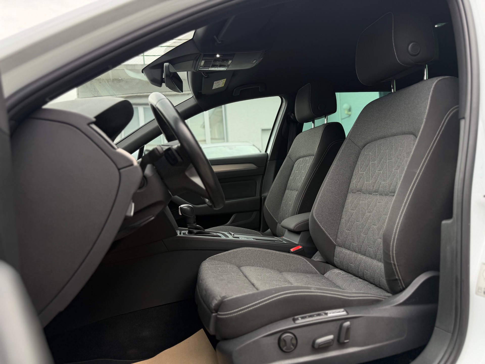 VW Passat 2.0 TDI BMT Business 4Motion DSG-image-10