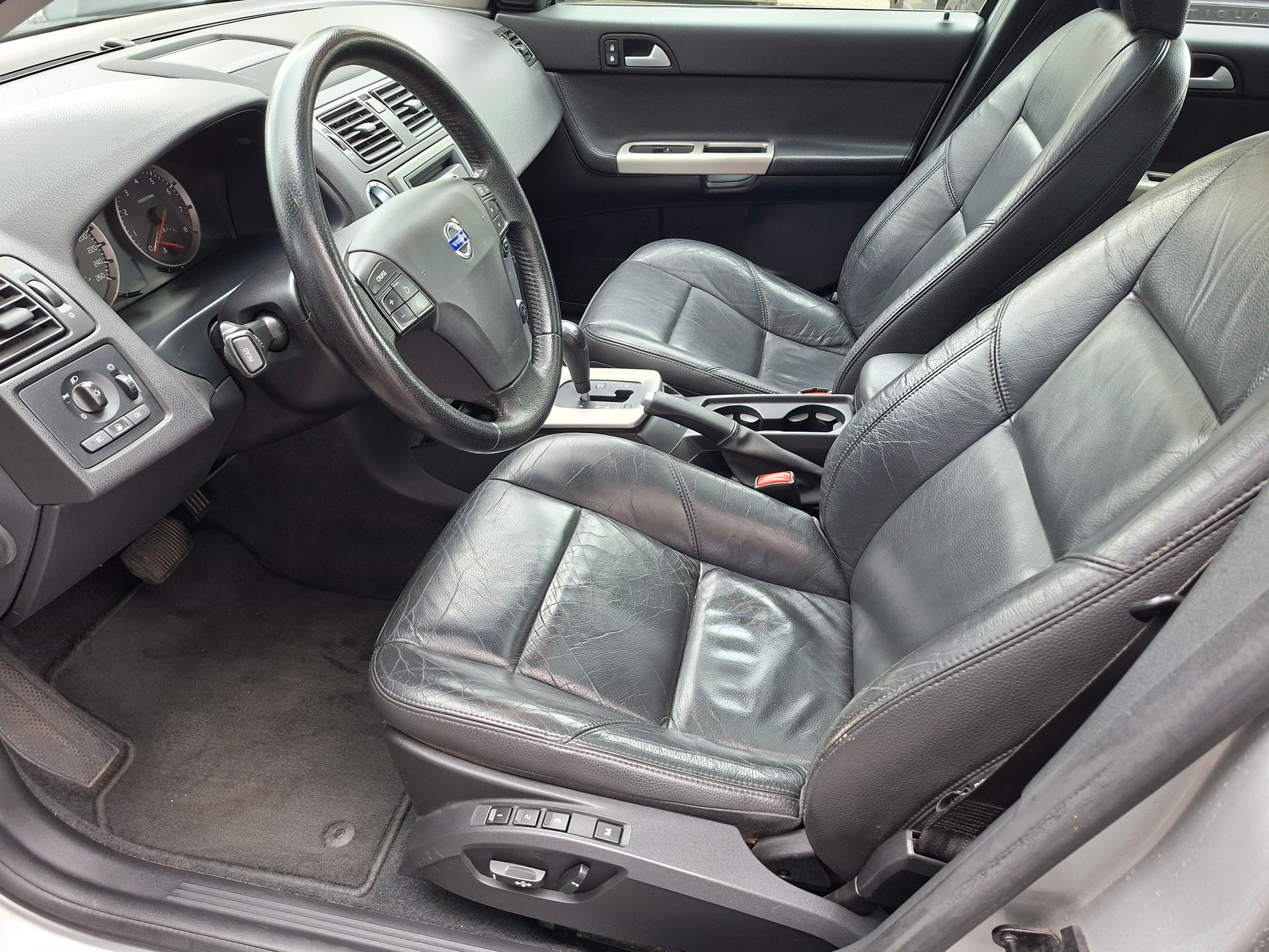 VOLVO V50 2.4I Summum-image-6