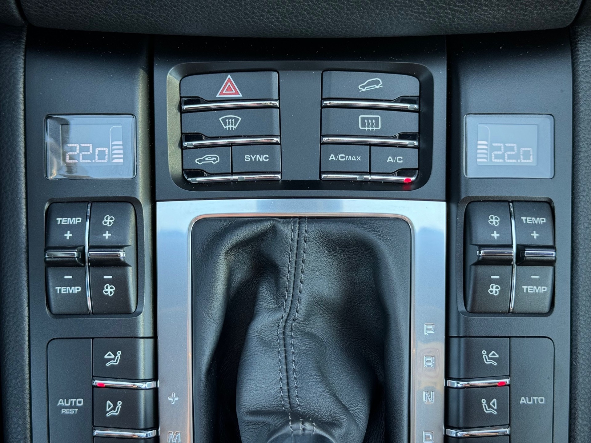 PORSCHE Macan S PDK - Véhicule Suisse (CH)-image-13