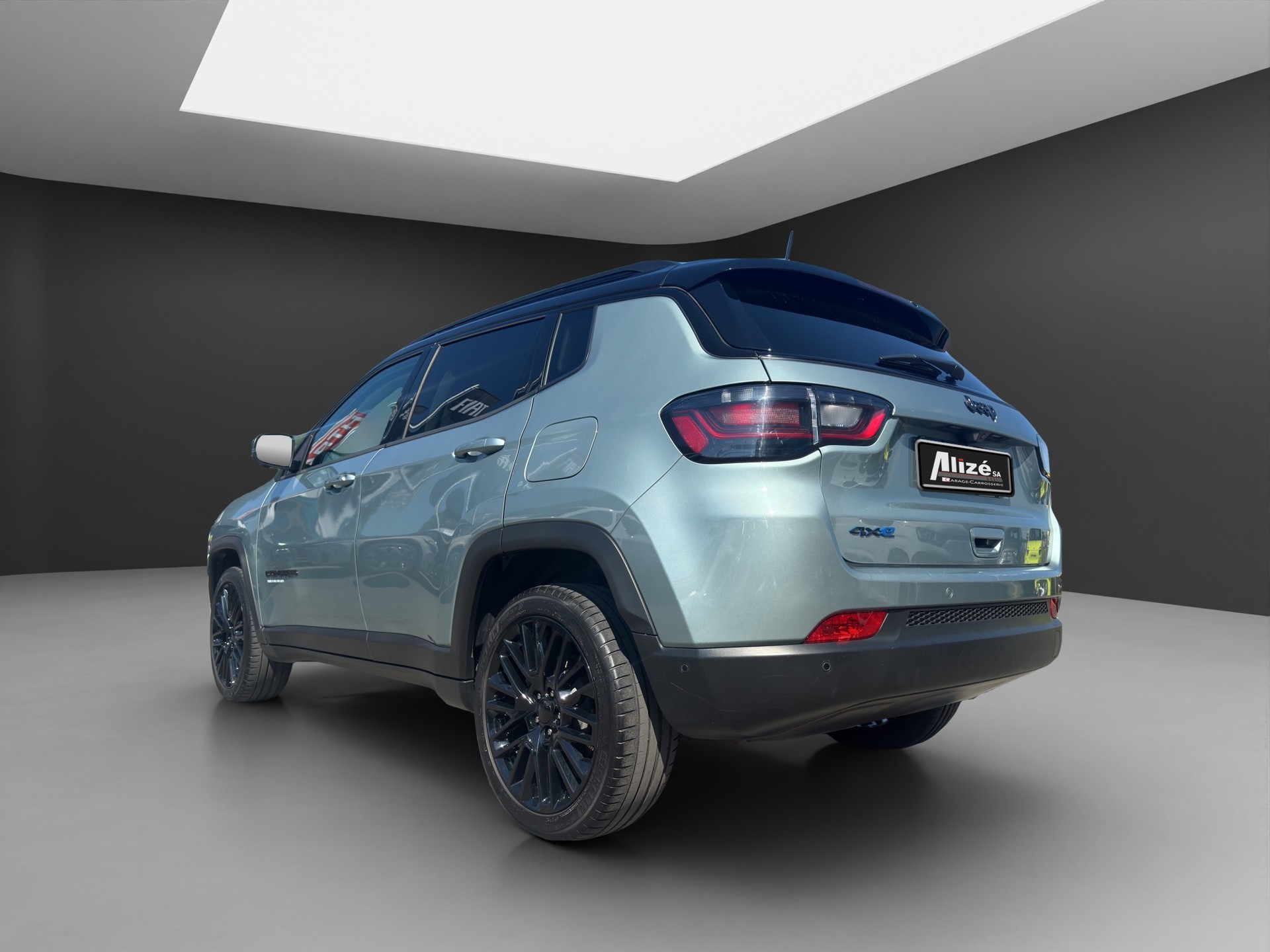JEEP Compass 1.3 T PHEV Upland Plus Sky AWD-image-4