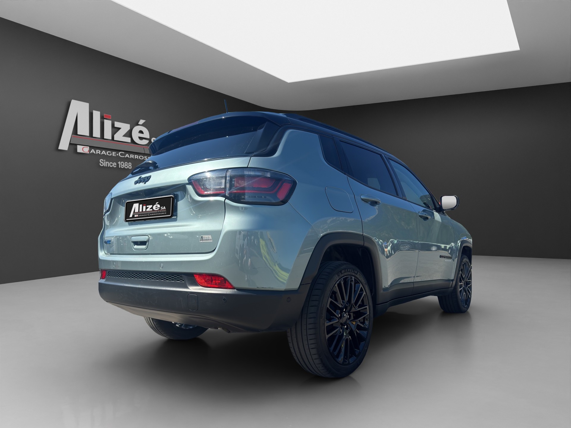 JEEP Compass 1.3 T PHEV Upland Plus Sky AWD-image-6