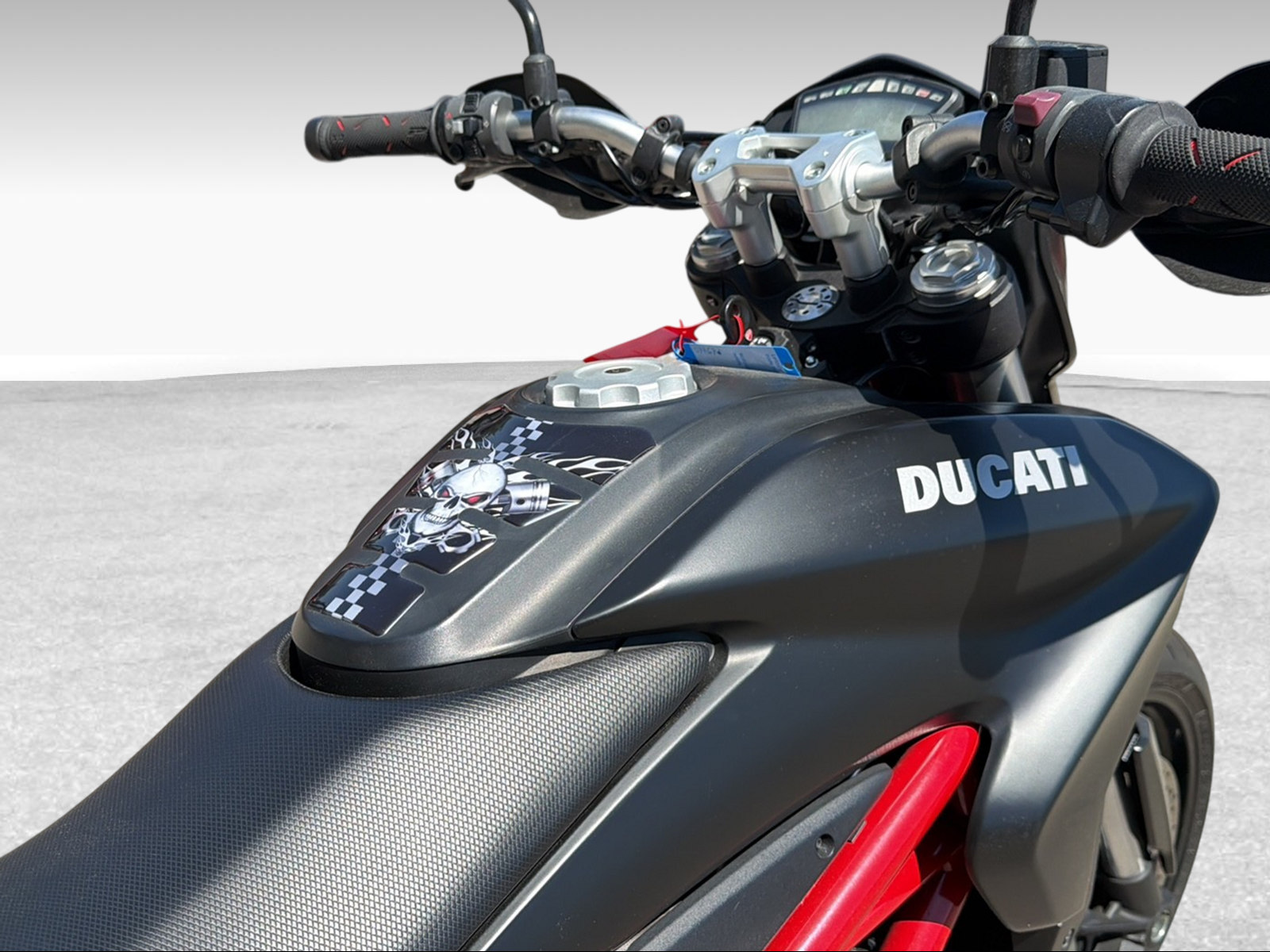 DUCATI 821 Hypermotard-image-8
