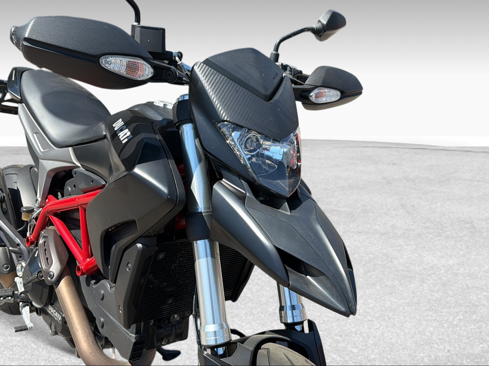 DUCATI 821 Hypermotard-image-7