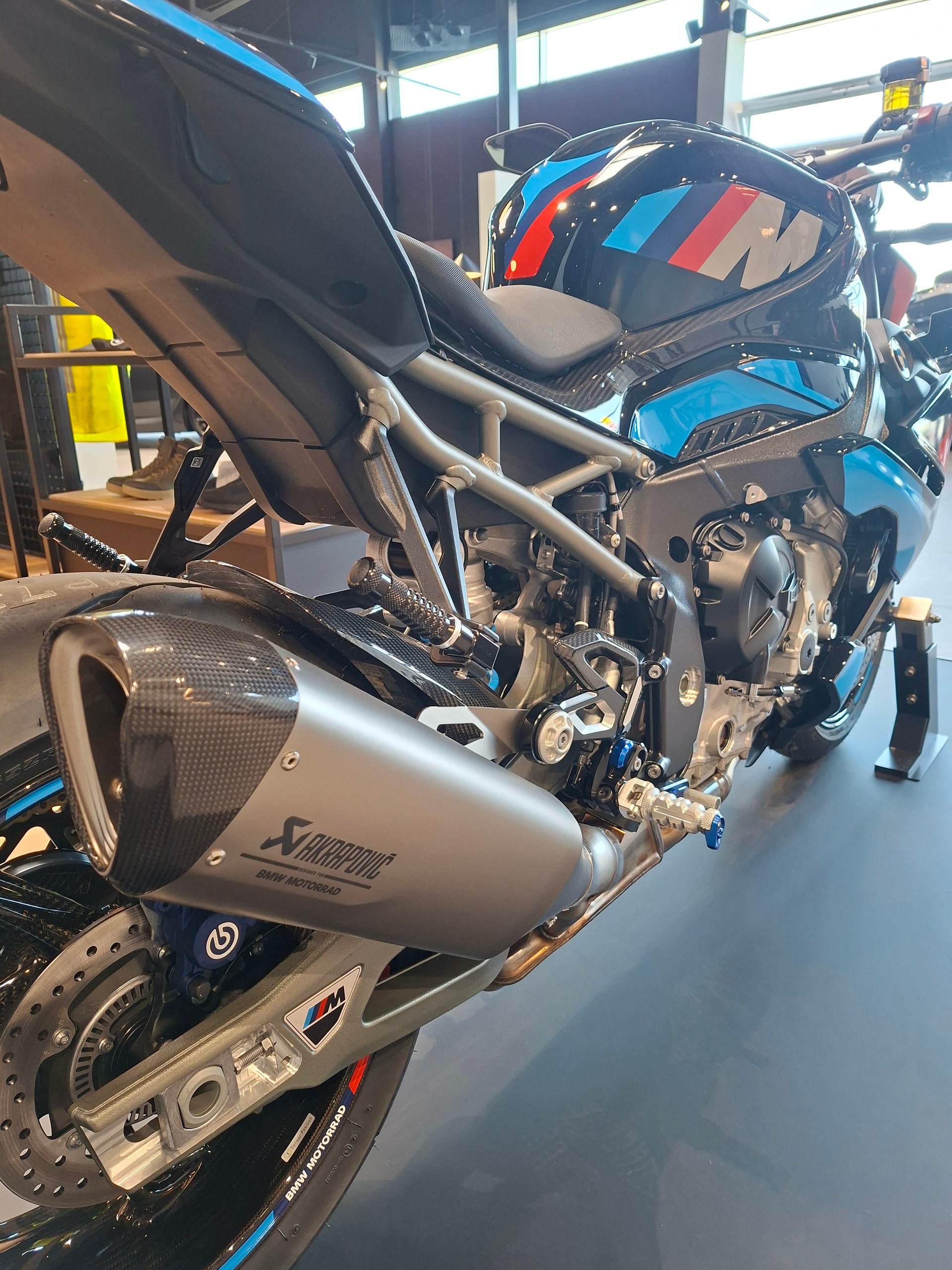 BMW M 1000 R-image-7