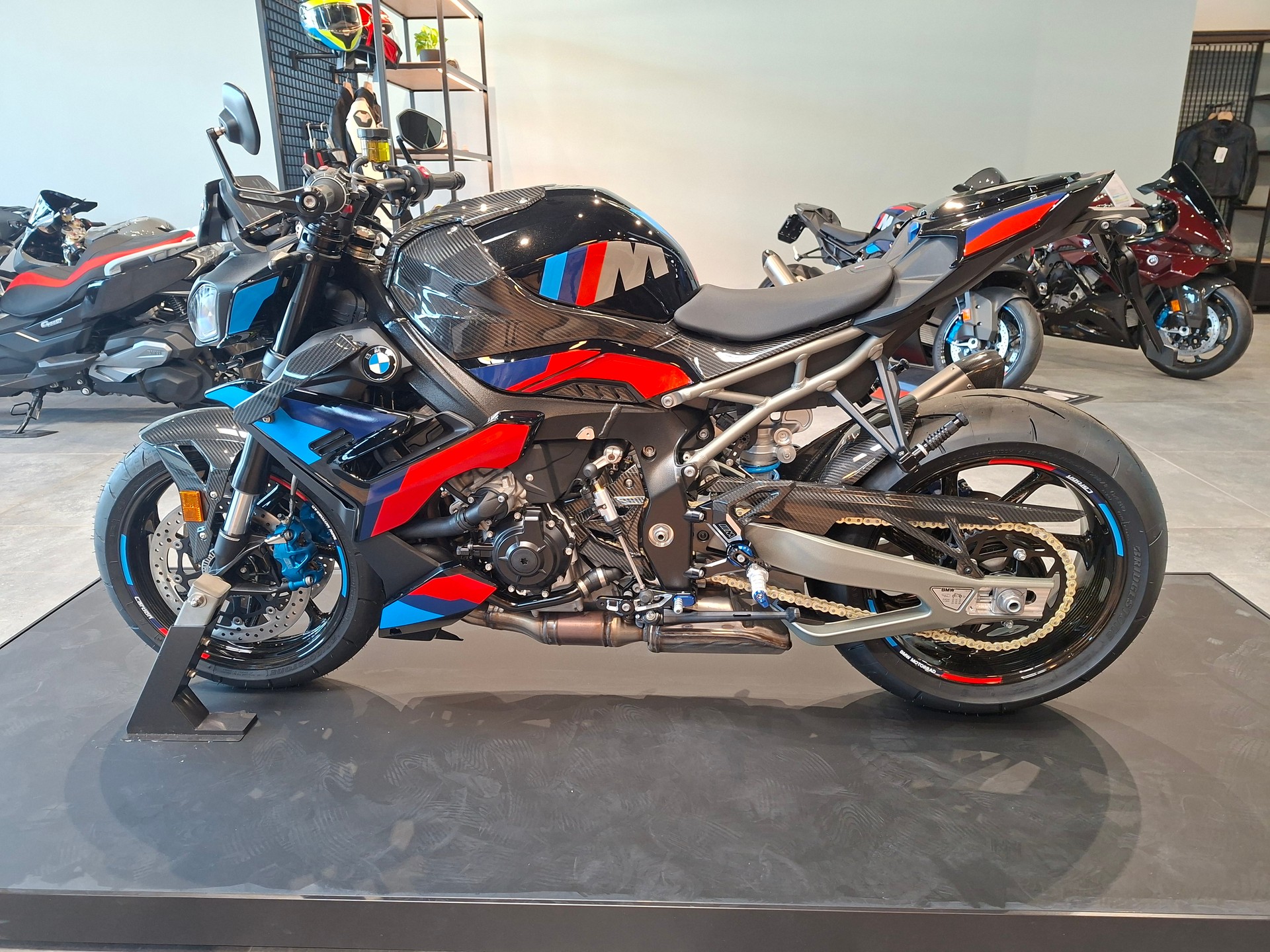 BMW M 1000 R-image-1