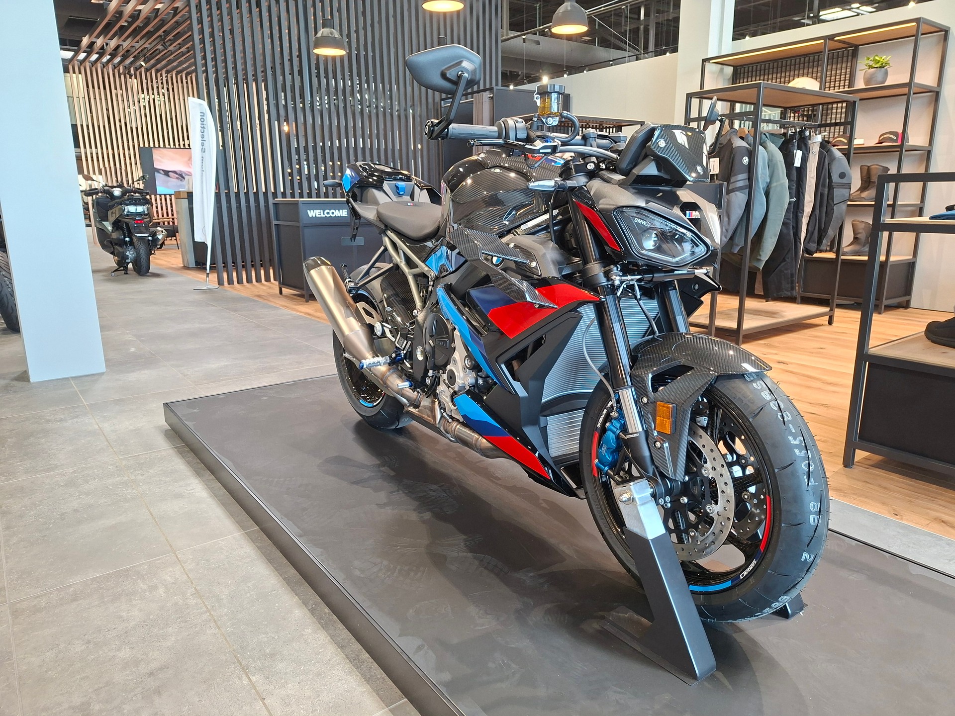 BMW M 1000 R-image-3