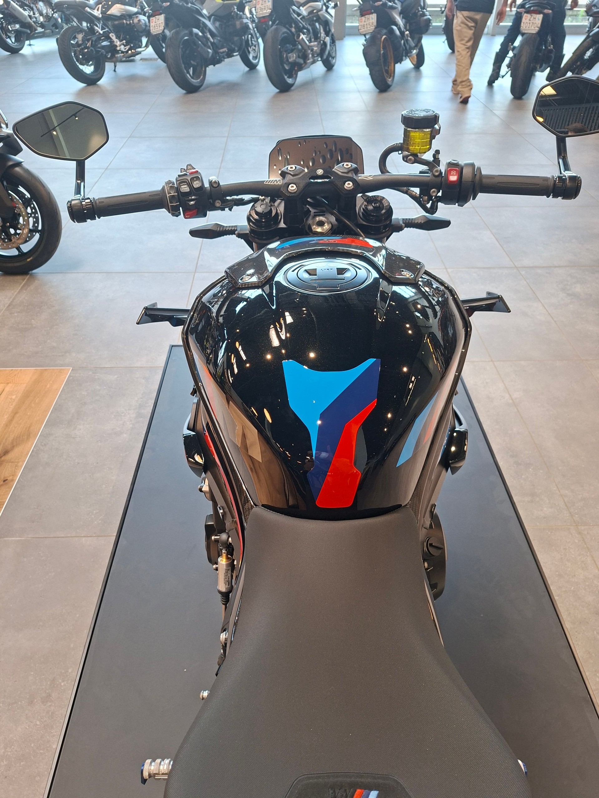 BMW M 1000 R-image-2