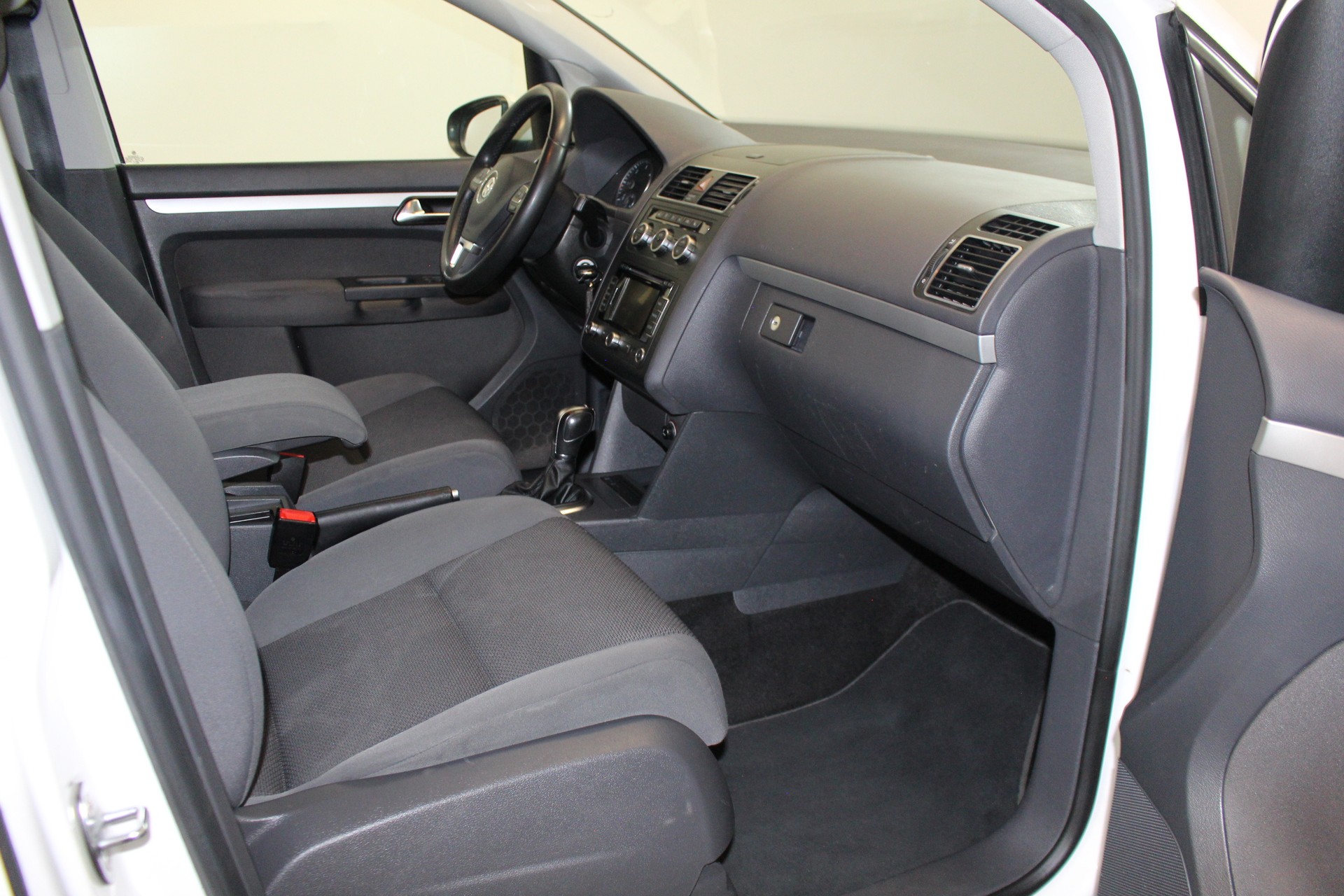 VW Touran 1.6 TDI BlueMT Trendline DSG-image-28