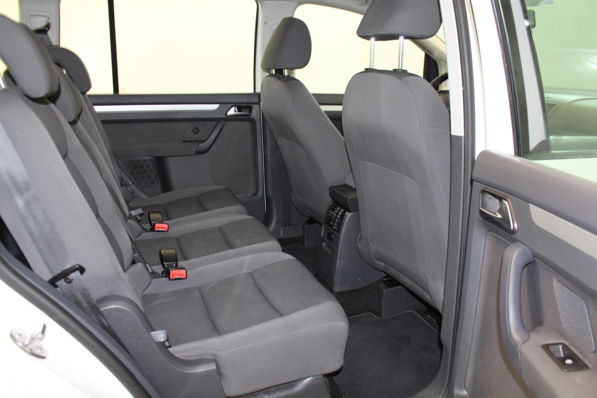 VW Touran 1.6 TDI BlueMT Trendline DSG-image-9