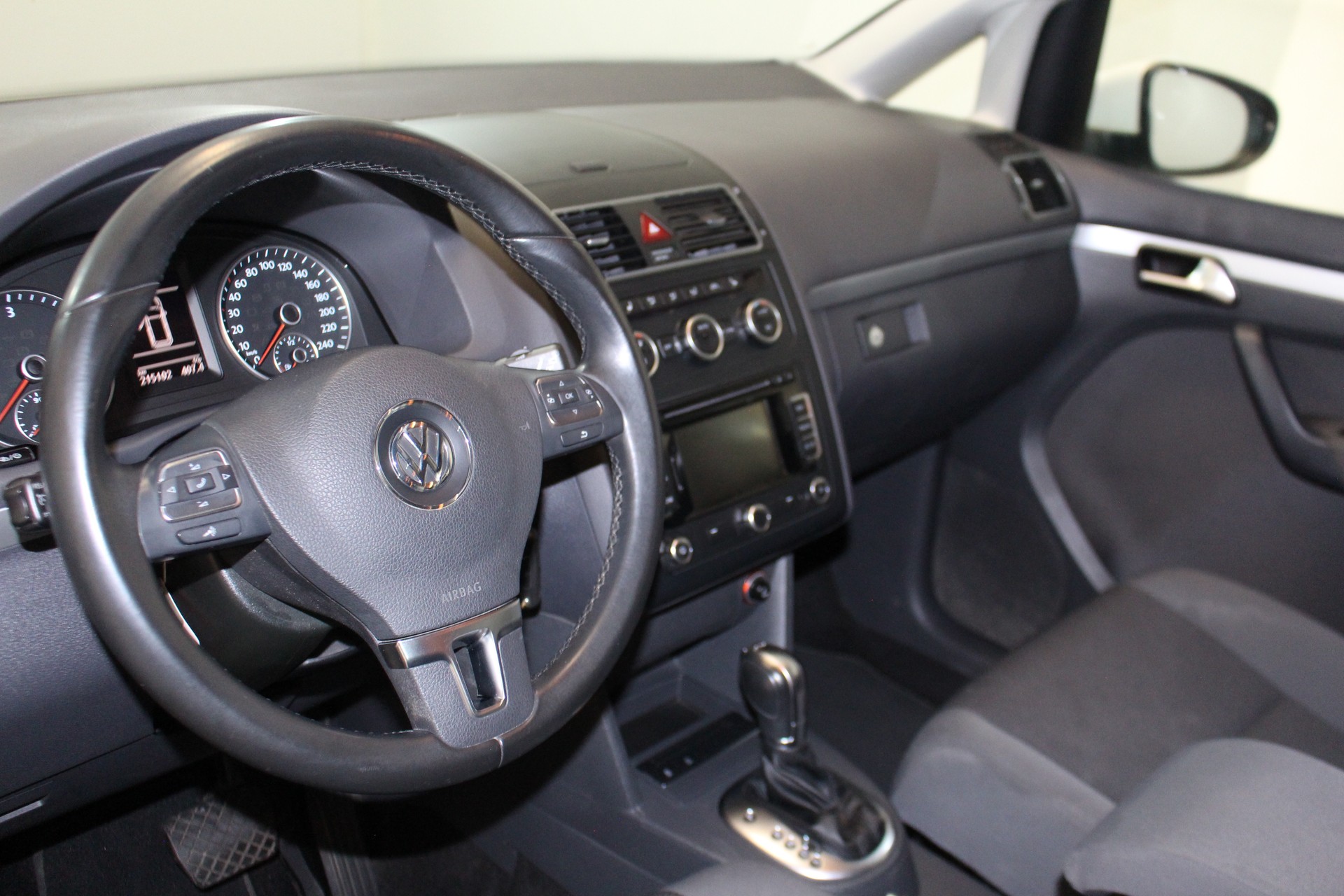 VW Touran 1.6 TDI BlueMT Trendline DSG-image-29