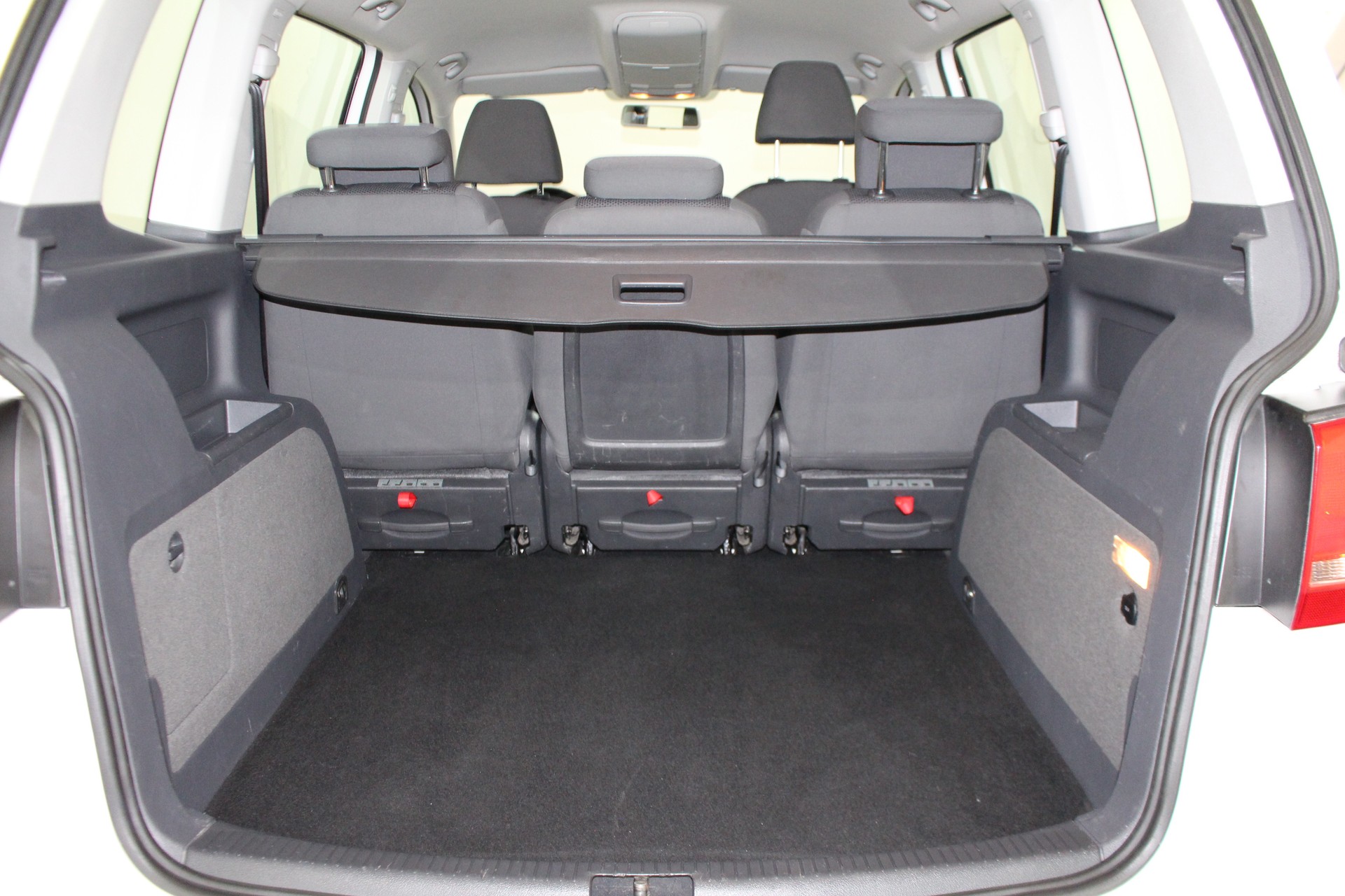 VW Touran 1.6 TDI BlueMT Trendline DSG-image-26
