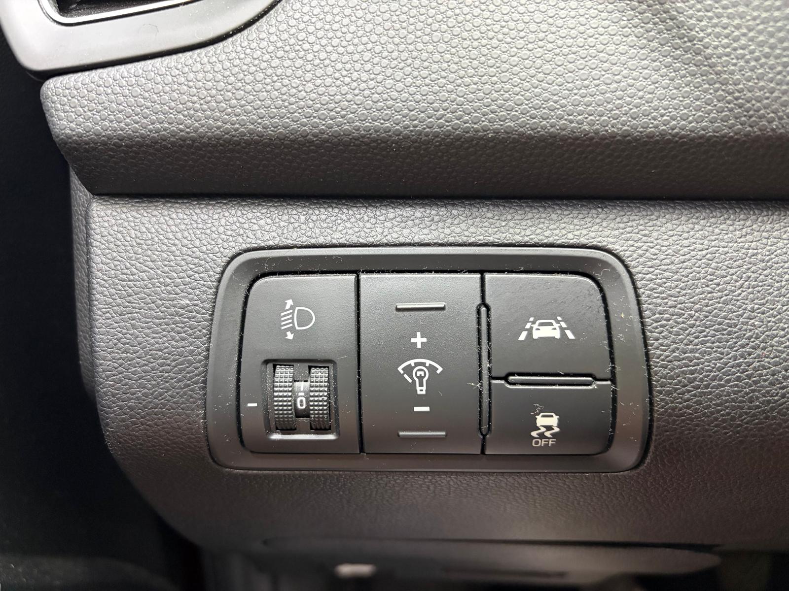 HYUNDAI i20 1.4 Amplia-image-17